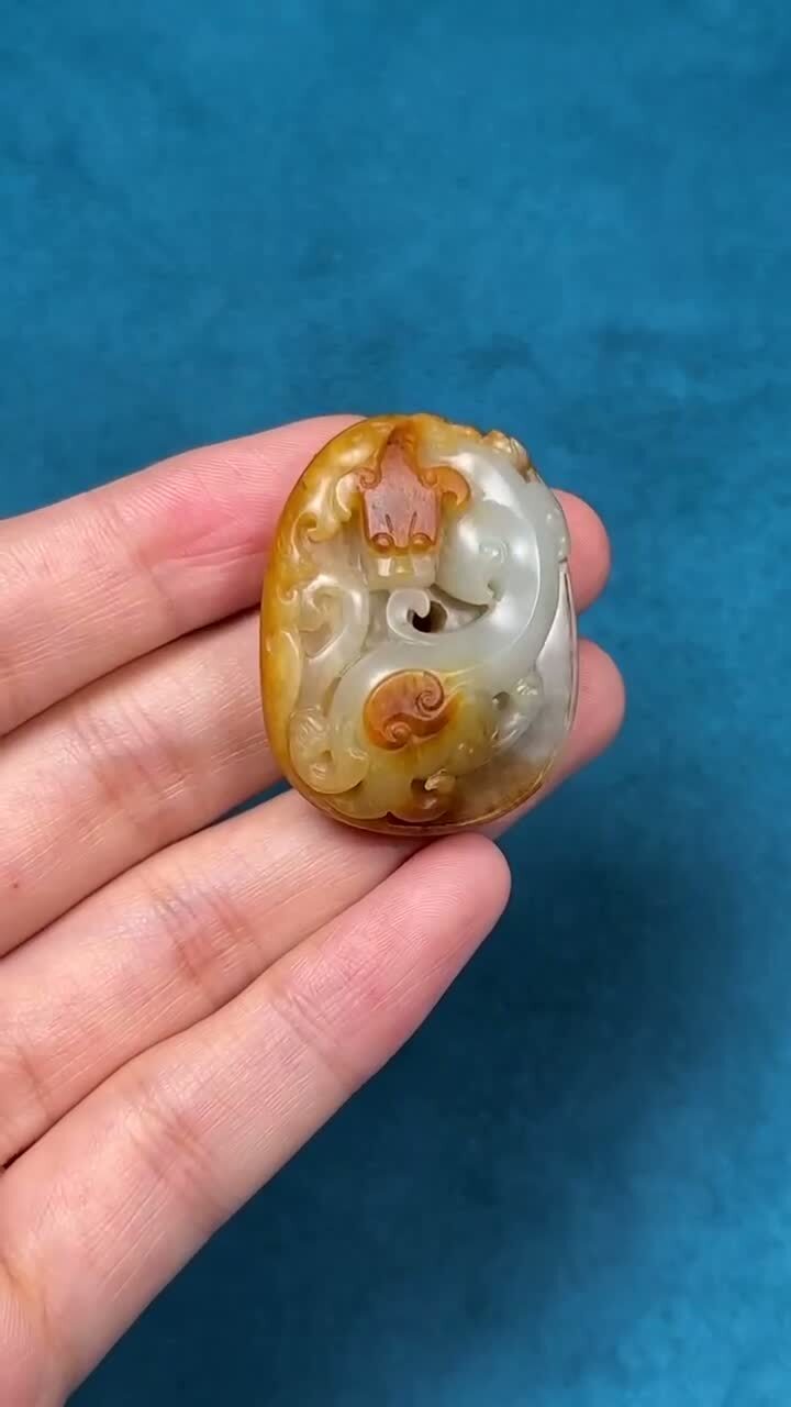 910225 和田玉黃皮獨籽必定成龍