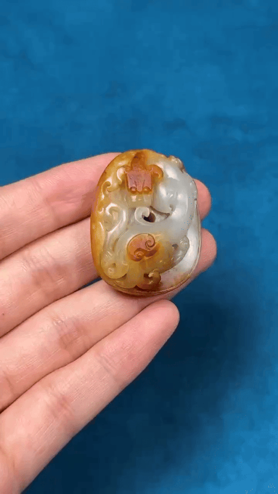 910225 和田玉黃皮獨籽必定成龍