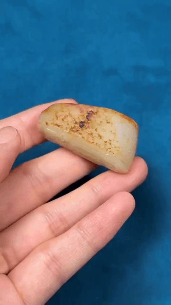 910227 和田玉籽料黃皮龍紋勒子