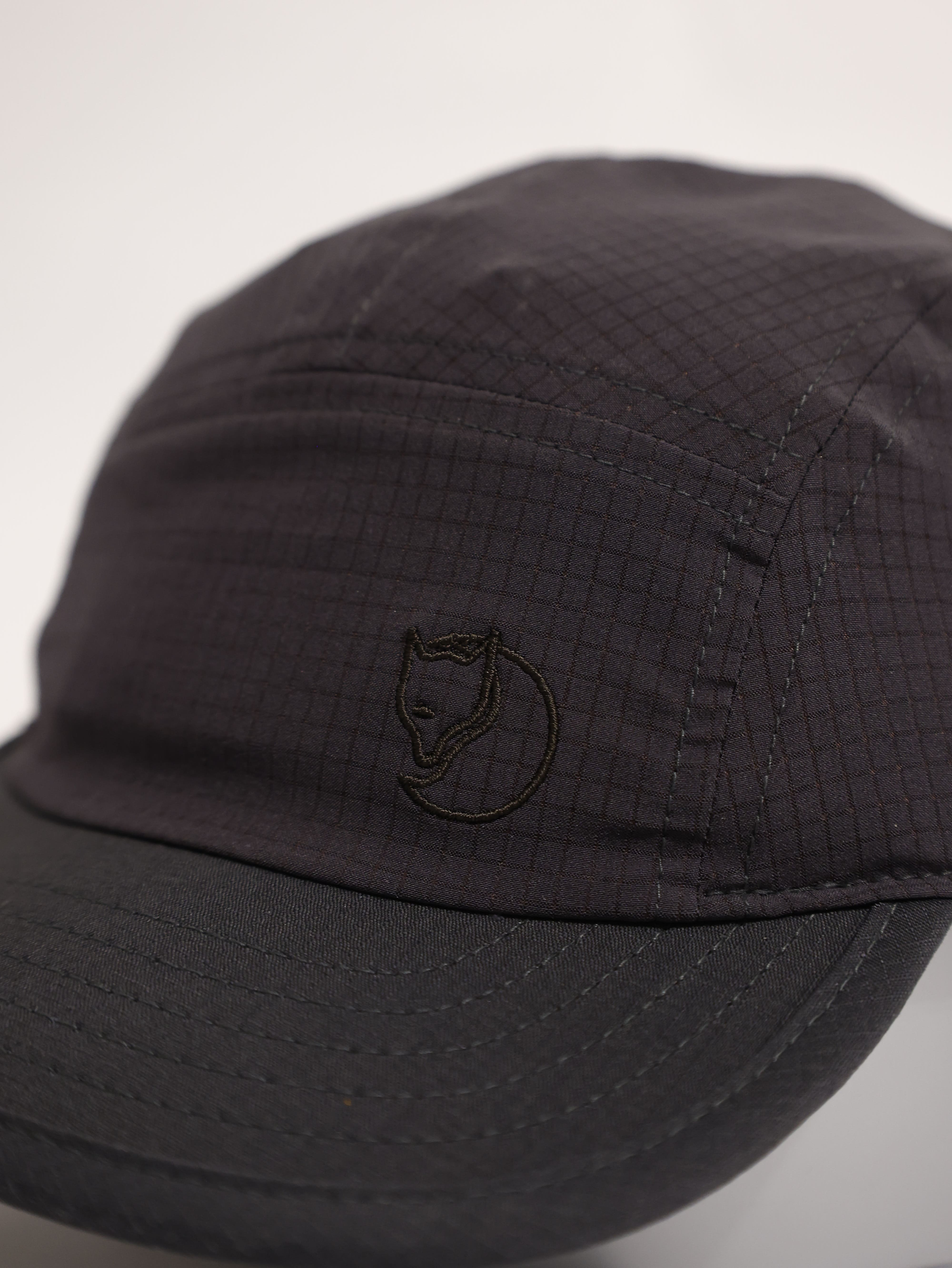 Fjallraven 小狐狸  Abisko Trekking Cap 健行帽 FR13100213