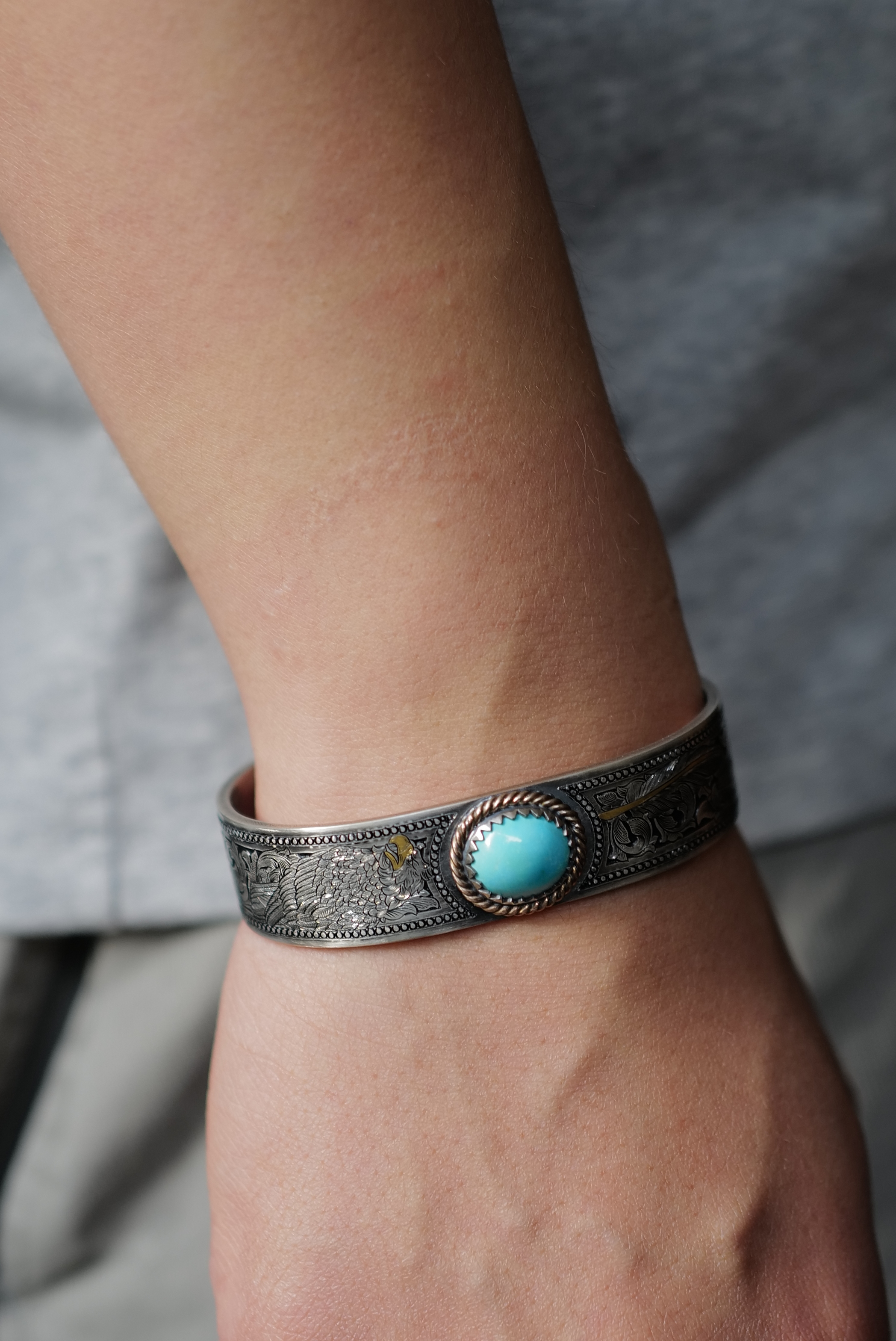 銀繩松石18K金嘴鷹金骨羽毛Bangle