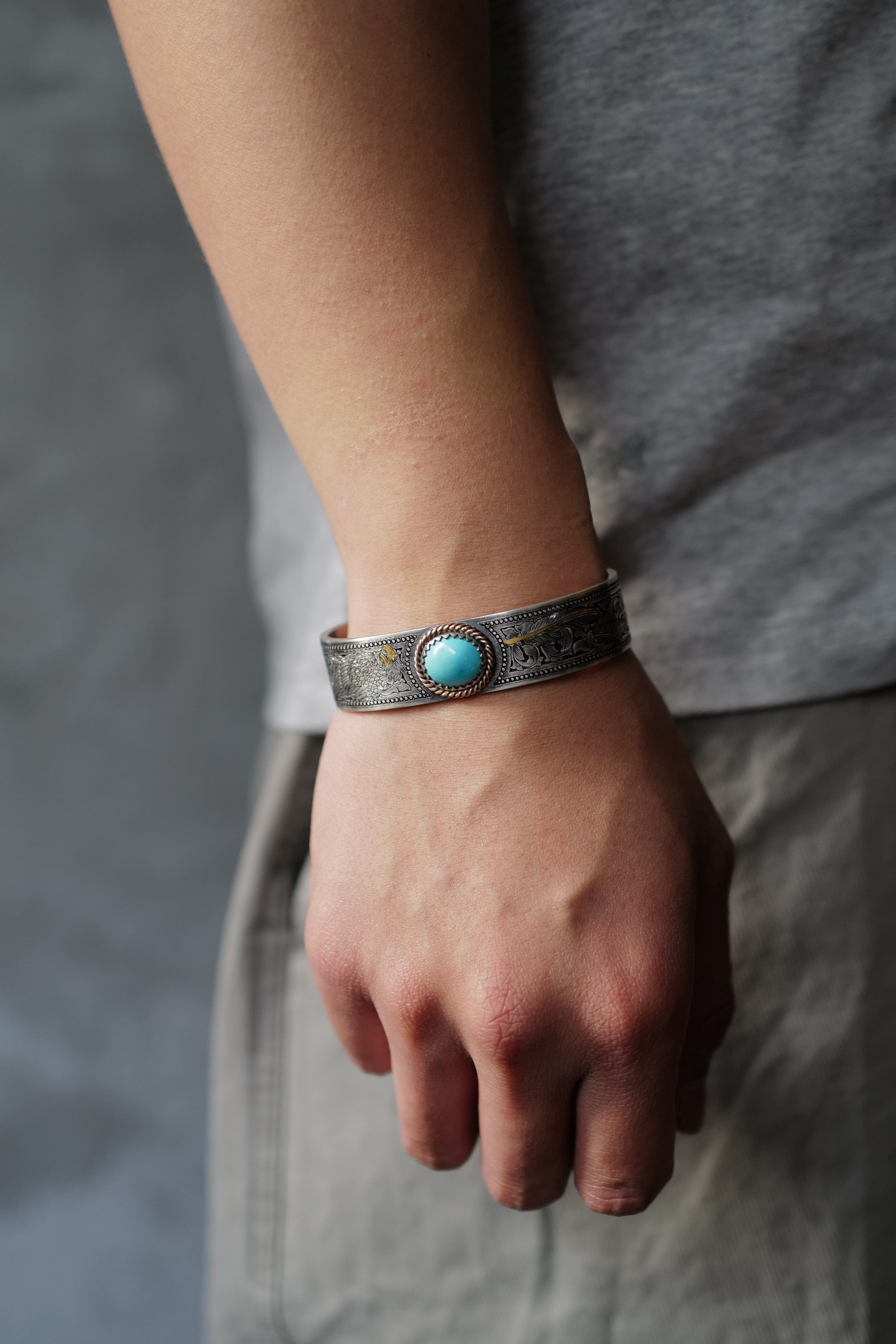 銀繩松石18K金嘴鷹金骨羽毛Bangle