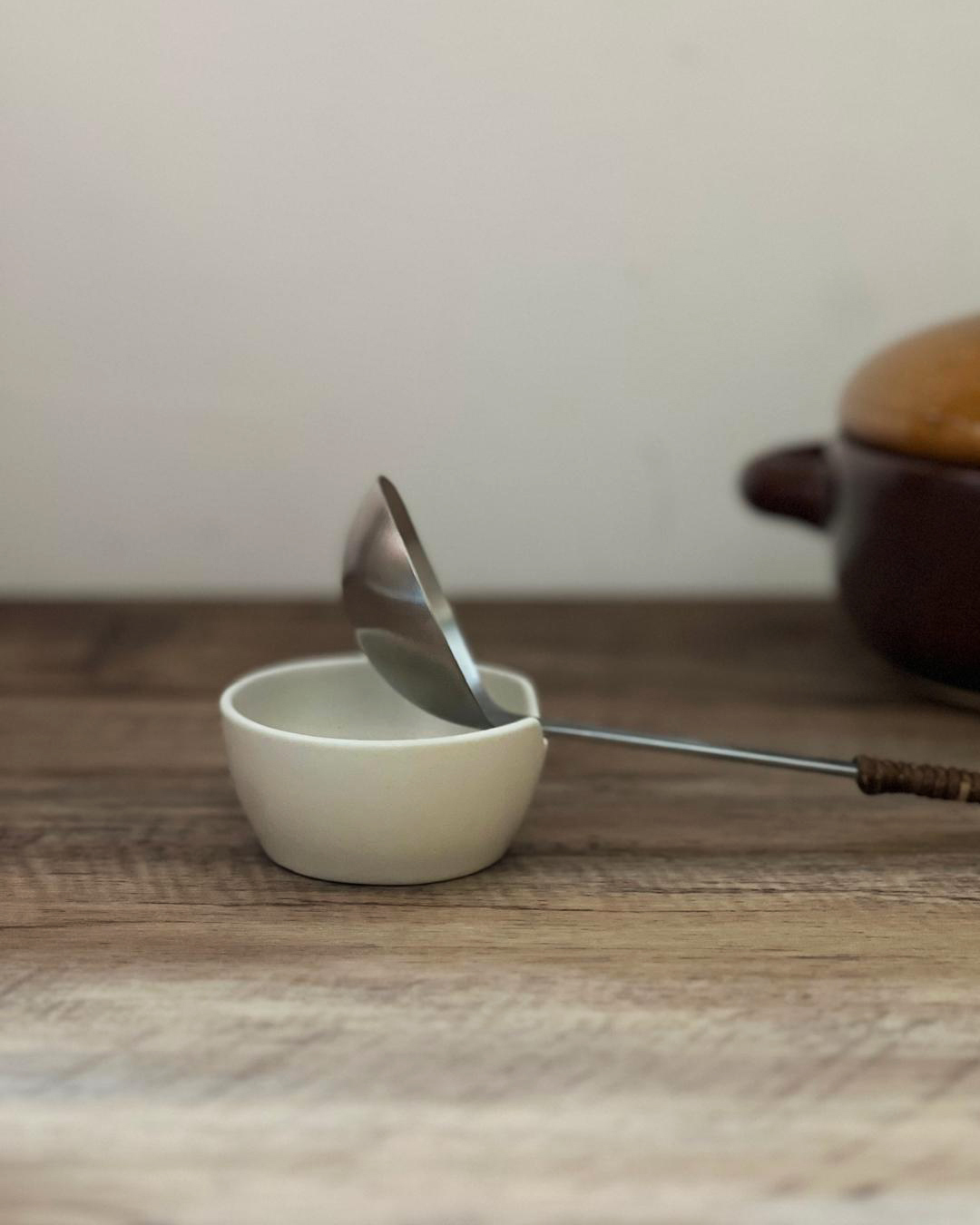 日本製 SALIU SHIKIKA 陶瓷湯勺、筷子座｜LOLO