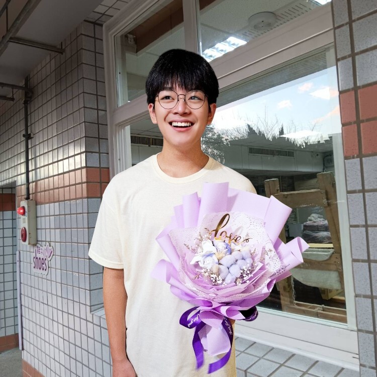 紫色香皂花棉花花束,學生獻花,表演獻花,男生花束,畢業花束