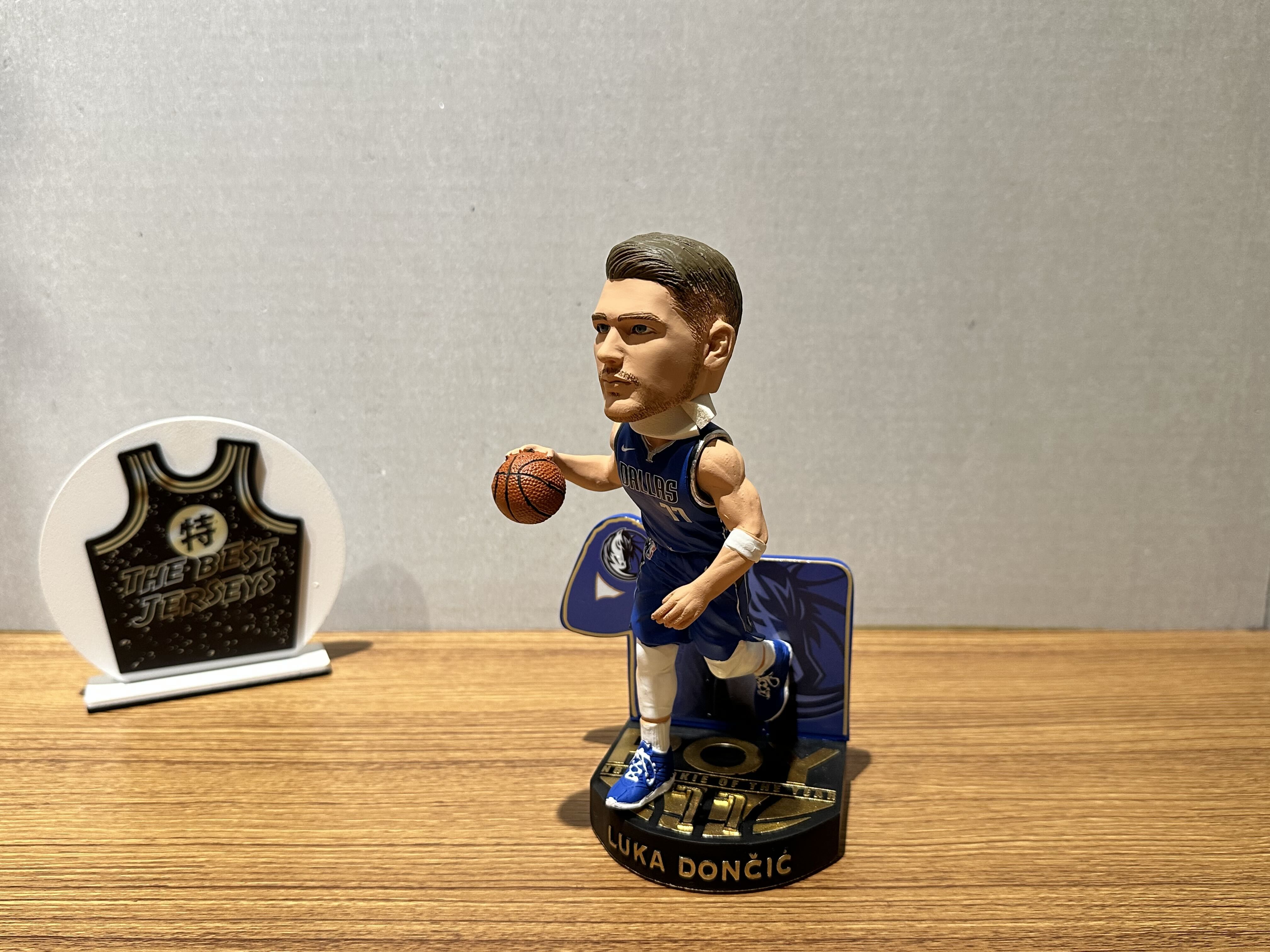 NBA公仔 Luka Doncic Dallas Mavericks 達拉斯小牛藍 新人王 公仔 Roy Foco Bobblehead 搖頭娃娃 全新含盒裝