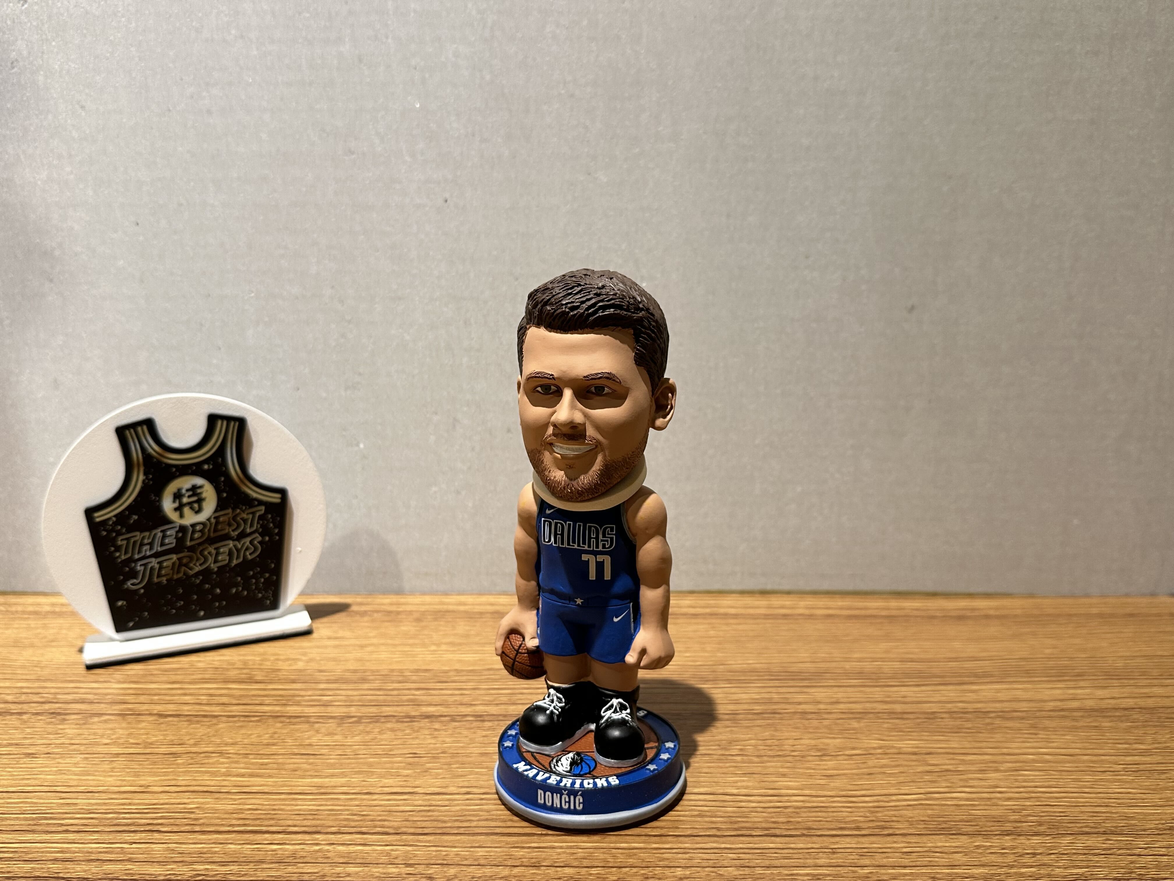 NBA公仔 Luka Doncic Dallas Mavericks 達拉斯小牛藍 肌肉男 公仔 Foco Bobblehead 搖頭娃娃 全新含盒裝