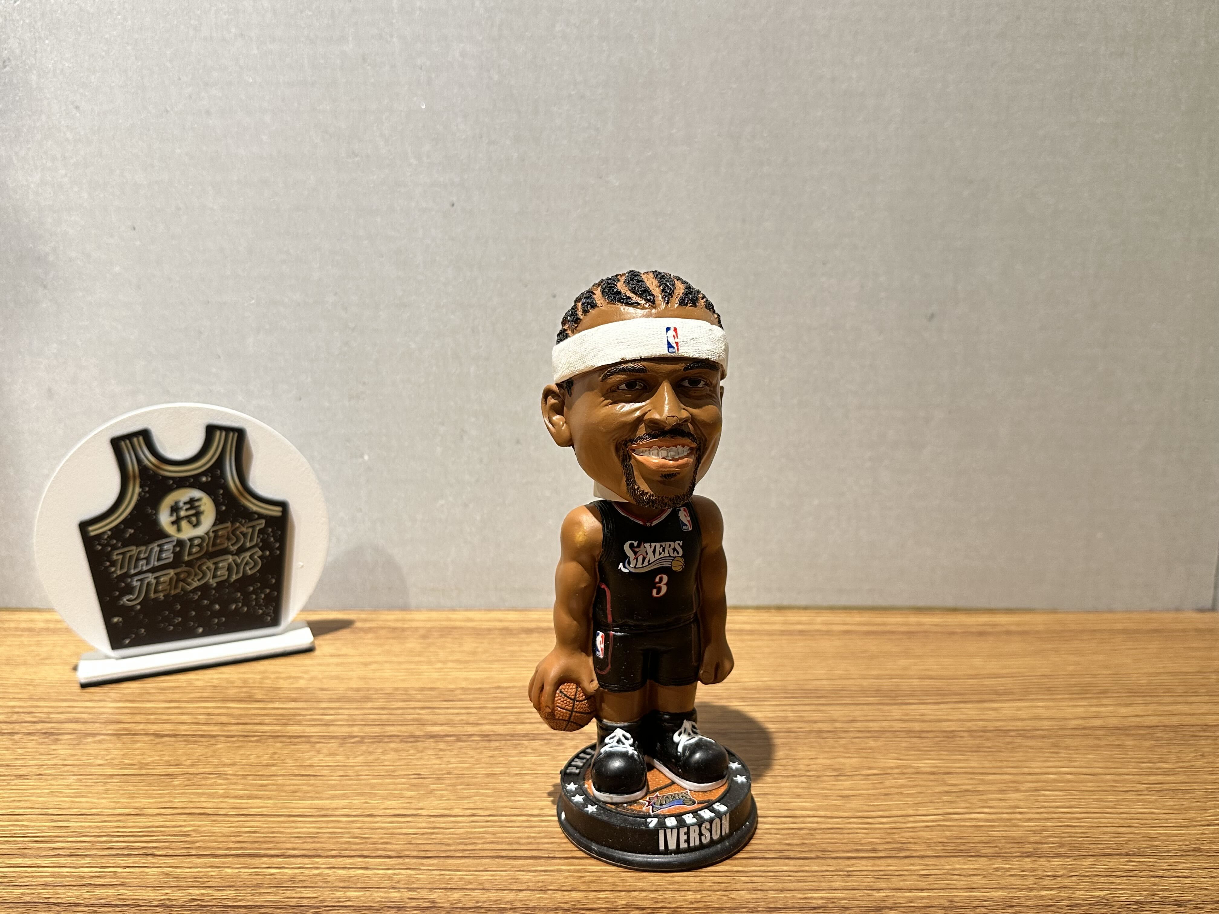 NBA公仔 Allen Iverson Philadelphia 76ers 費城七六人 黑流星 肌肉男 公仔 Foco Bobblehead 搖頭娃娃 全新含盒裝