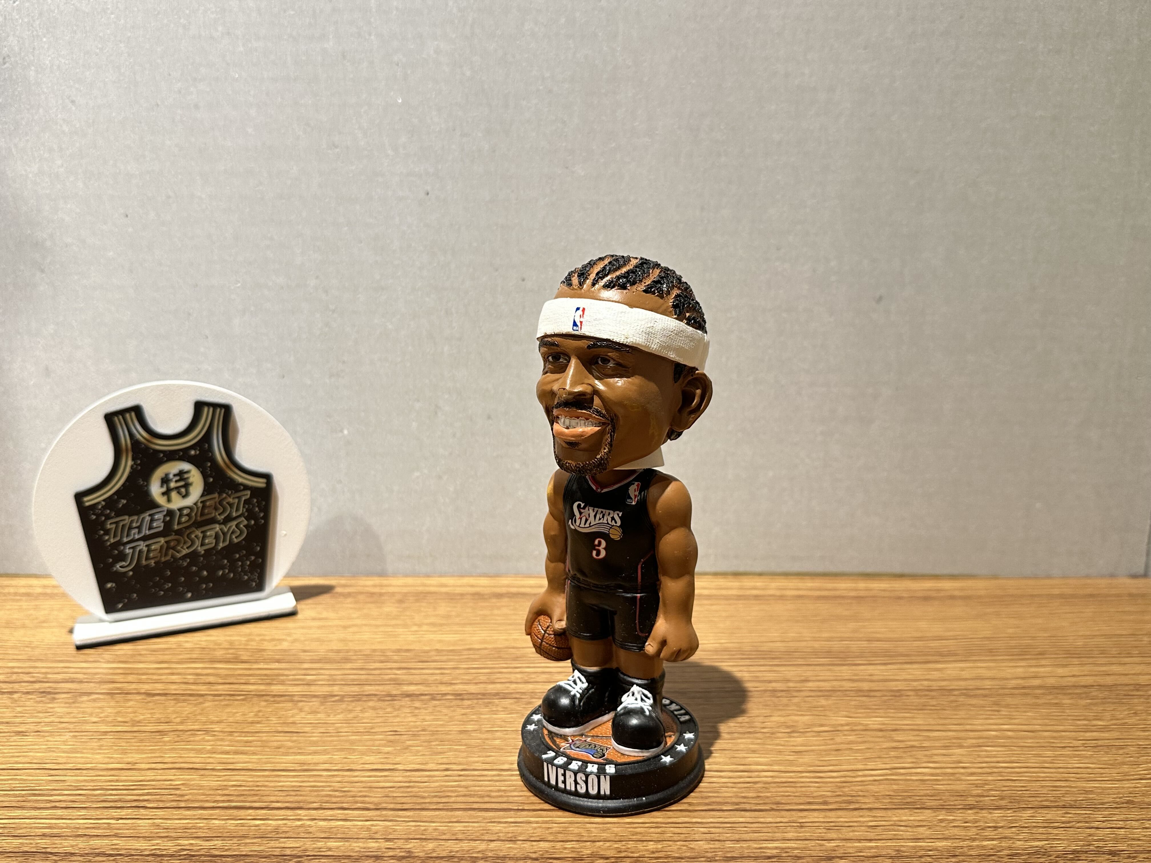 NBA公仔 Allen Iverson Philadelphia 76ers 費城七六人 黑流星 肌肉男 公仔 Foco Bobblehead 搖頭娃娃 全新含盒裝