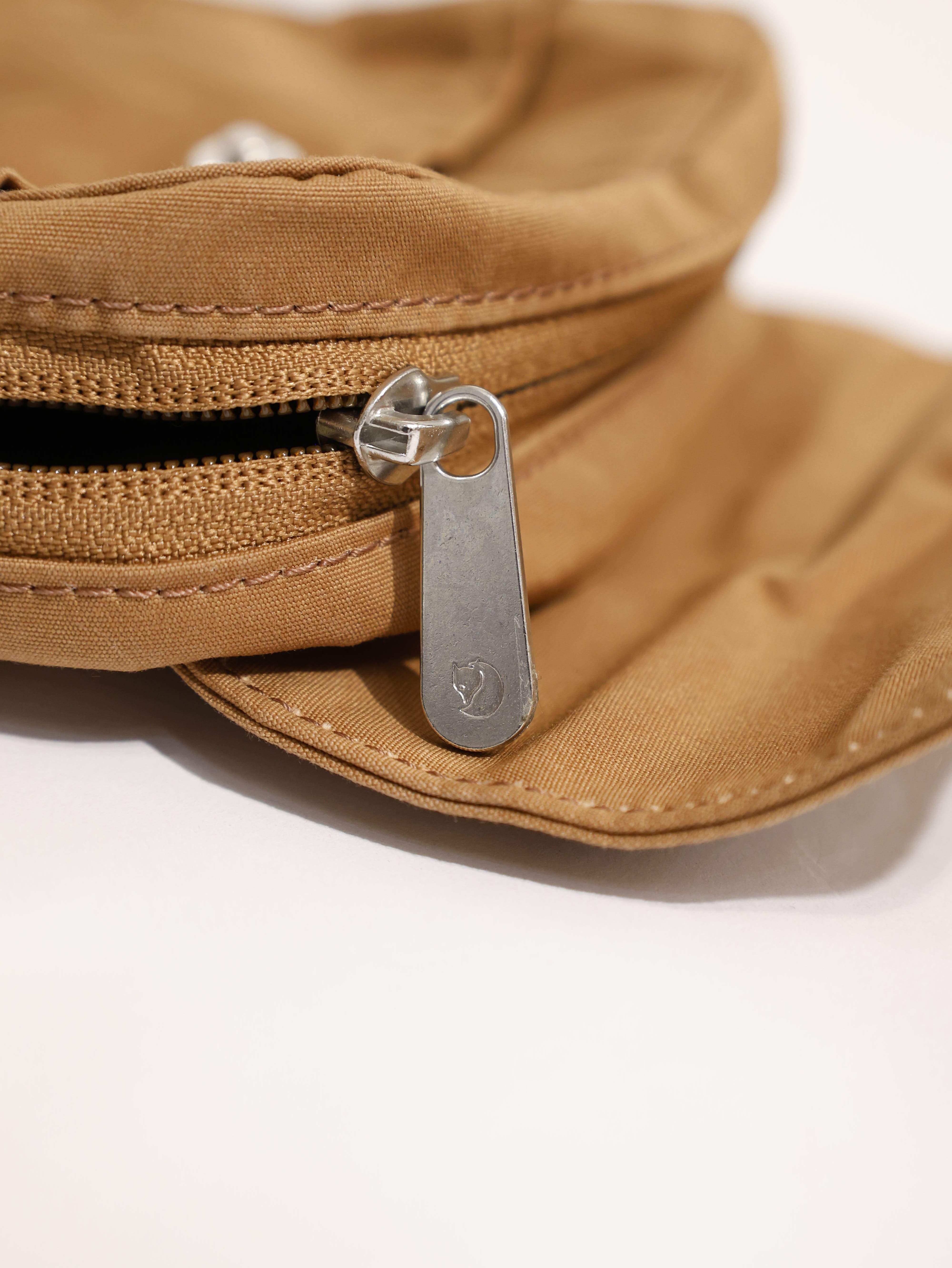 FJALLRAVEN 小狐狸 Greenland Pocket 側背包 旅行隨身袋 FR23156