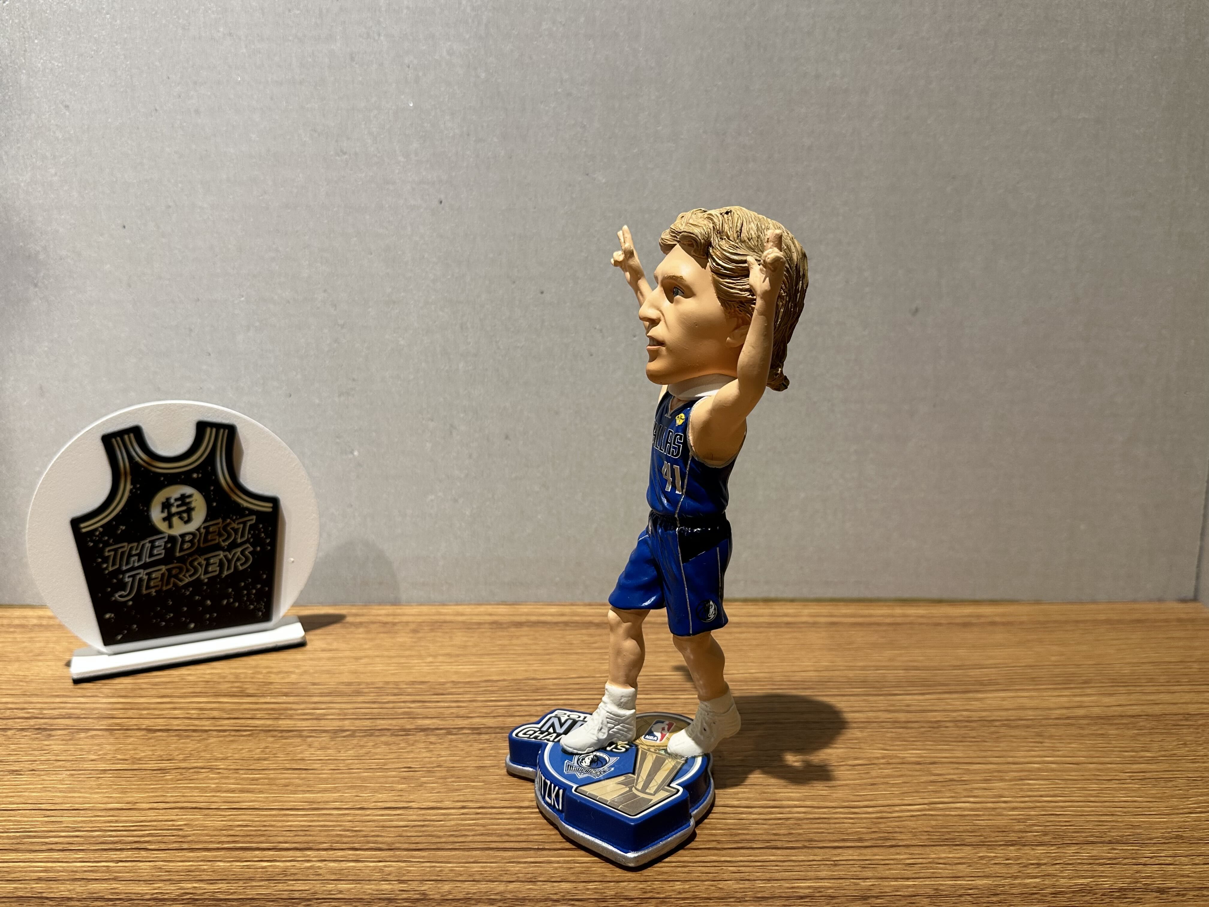 NBA公仔 Dirk Nowitzki Dallas Mavericks 達拉斯小牛 2011冠軍 三分手勢 公仔 Foco Bobblehead 搖頭娃娃 全新含盒裝