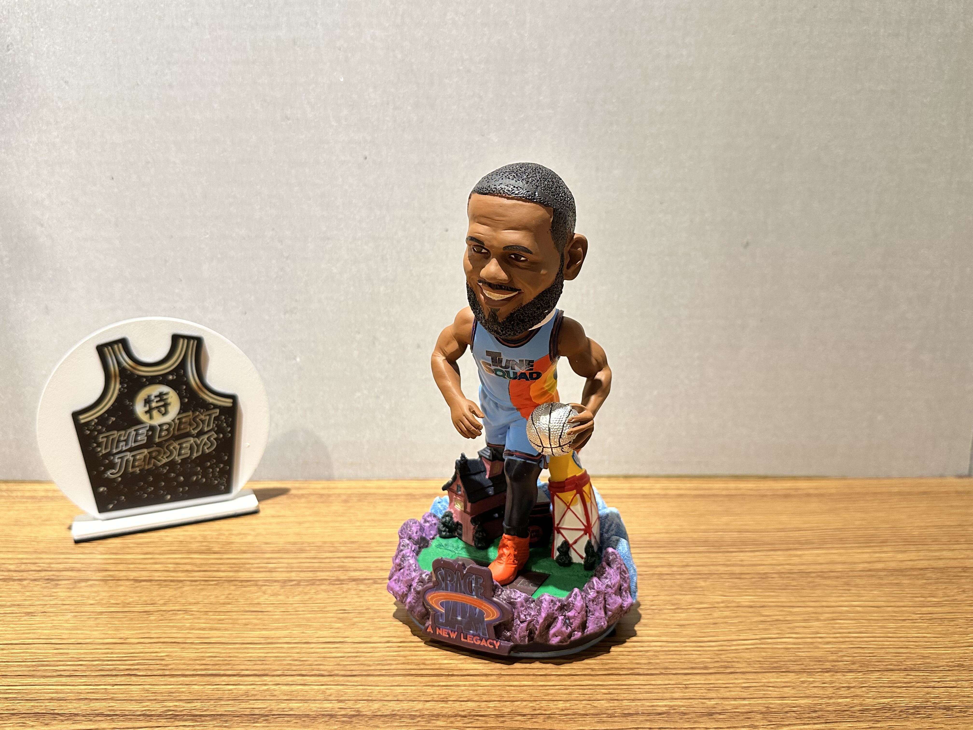 NBA公仔 LeBron James Space Jam: A New Legacy Tune Squad Court Variant 怪物奇兵 運球 公仔 Foco Bobblehead 搖頭娃娃 全新含盒裝 全球限量720組