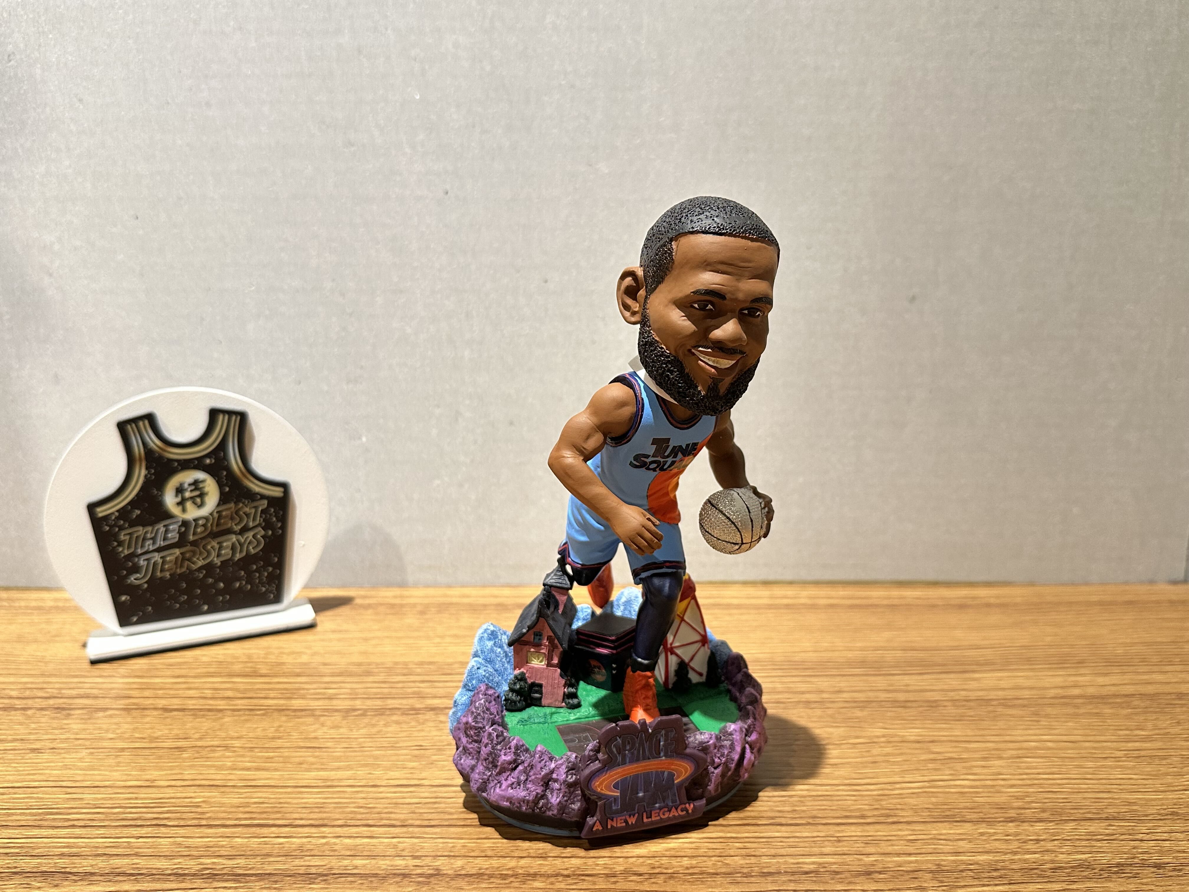 NBA公仔 LeBron James Space Jam: A New Legacy Tune Squad Court Variant 怪物奇兵 運球 公仔 Foco Bobblehead 搖頭娃娃 全新含盒裝 全球限量720組