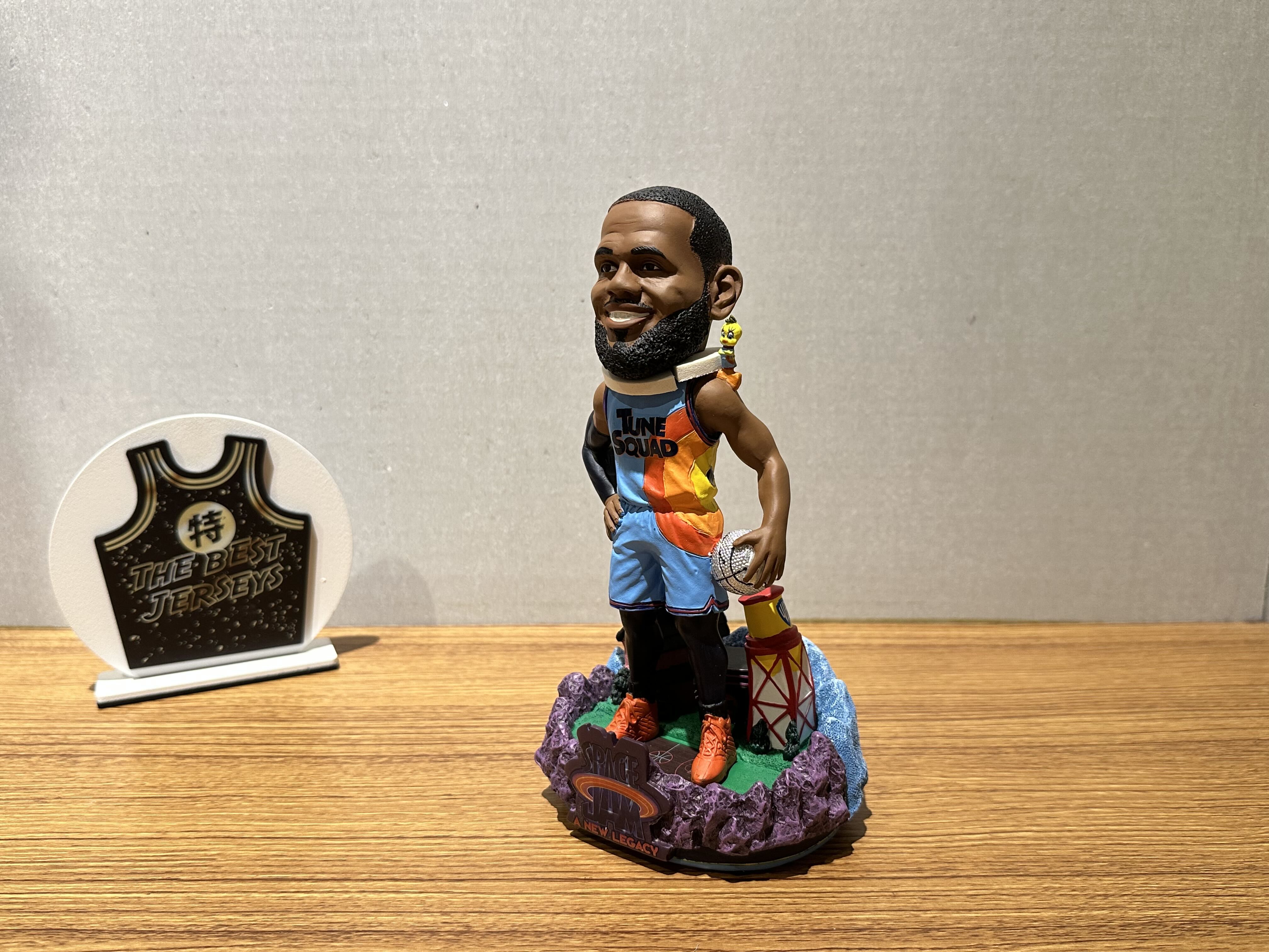 NBA公仔 LeBron James Space Jam: A New Legacy Tune Squad Court Variant 怪物奇兵 金絲雀 公仔 Foco Bobblehead 搖頭娃娃 全新含盒裝 全球限量100組