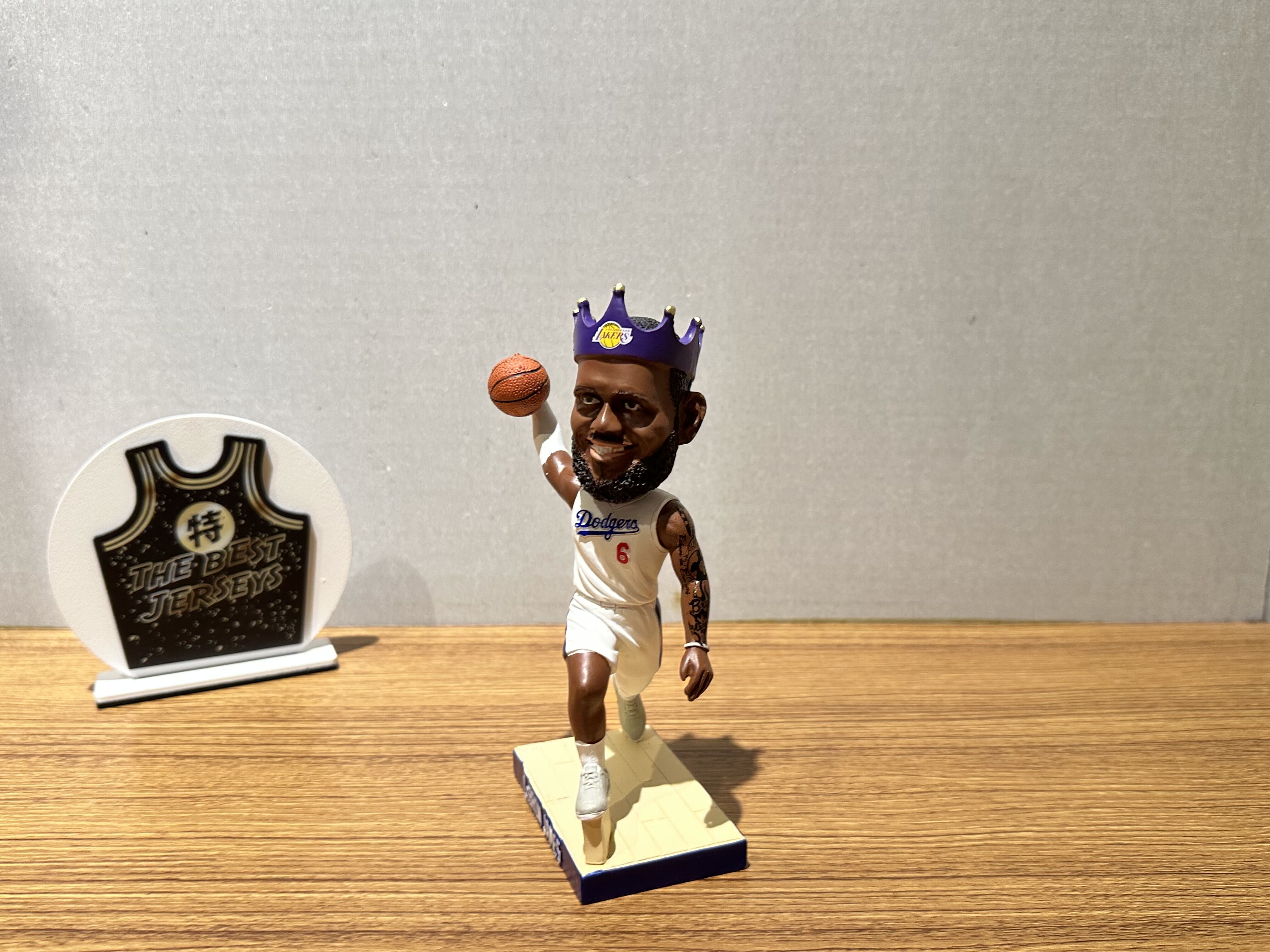NBA公仔 Lebron James Los Angeles Dodgers 洛杉磯道奇 姆斯 皇冠 公仔 SGA Bobblehead 搖頭娃娃 進場贈品 全新含盒裝