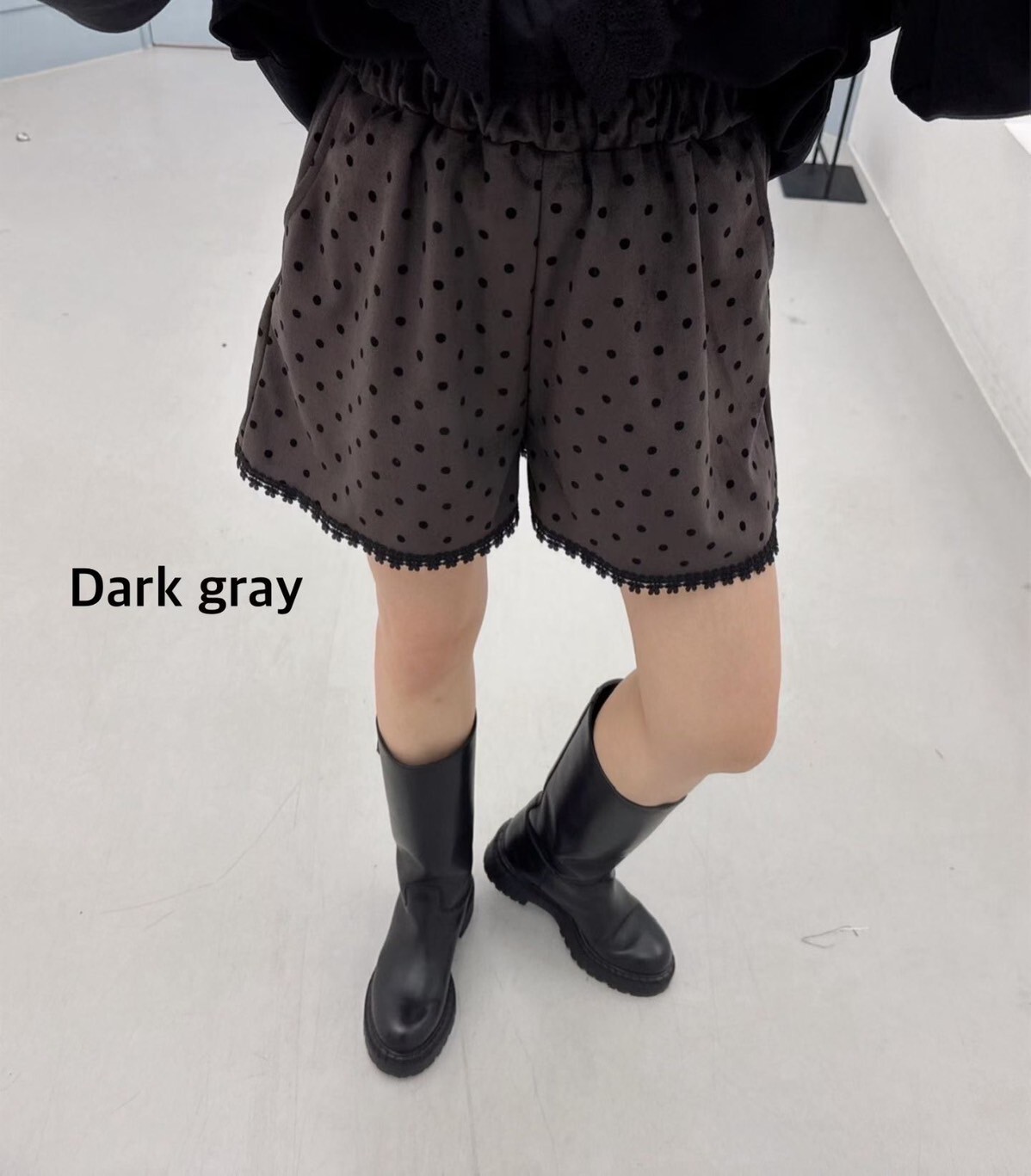 黑點點蕾絲邊短褲