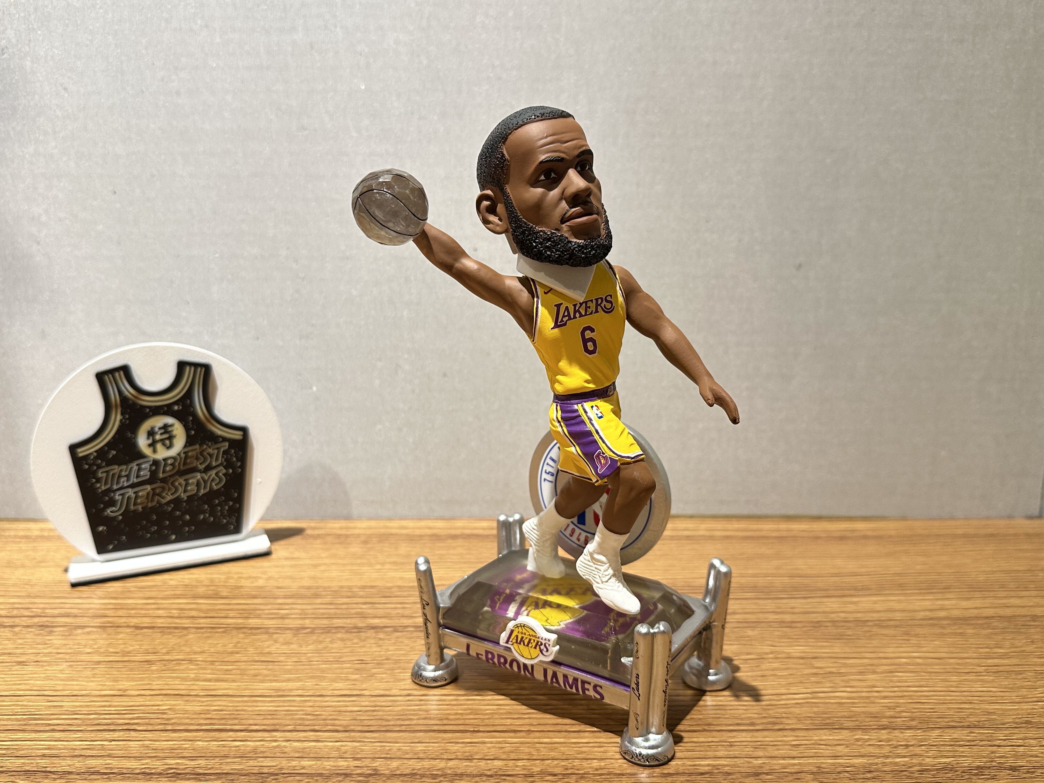 NBA公仔 Lebron James Los Angeles Lakers 75th Anniversary 洛杉磯湖人 七五大球星 姆斯 詹姆斯 公仔 Foco Bobblehead 搖頭娃娃 全新含盒裝 全球限量275組