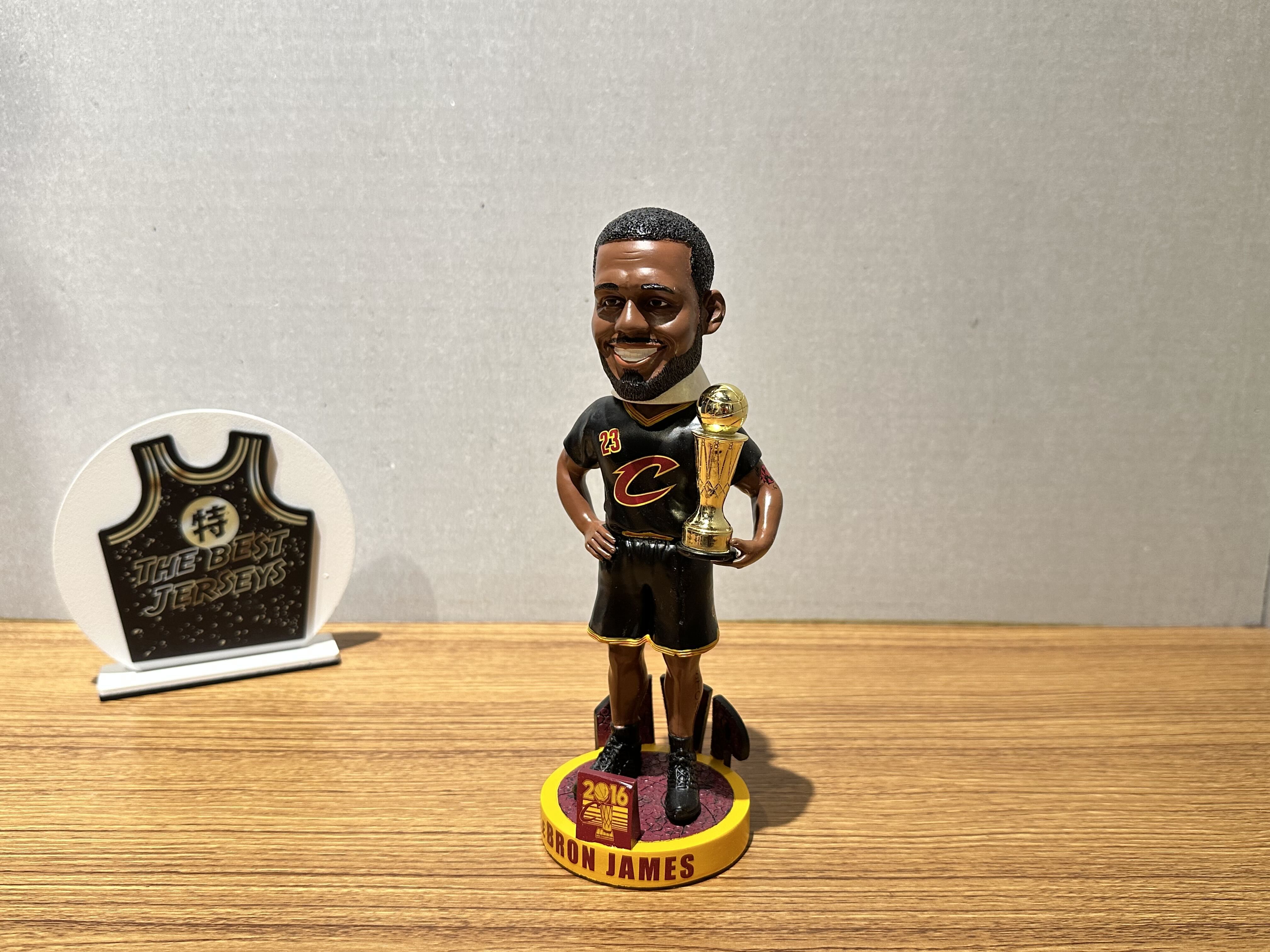 NBA公仔 LeBron James Cleveland Cavaliers 2016 NBA Championship MVP 克里夫蘭騎士 總冠軍賽 最有價值球員 MVP 公仔 Foco Bobblehead 搖頭娃娃 全新含盒裝 全球限量2298組