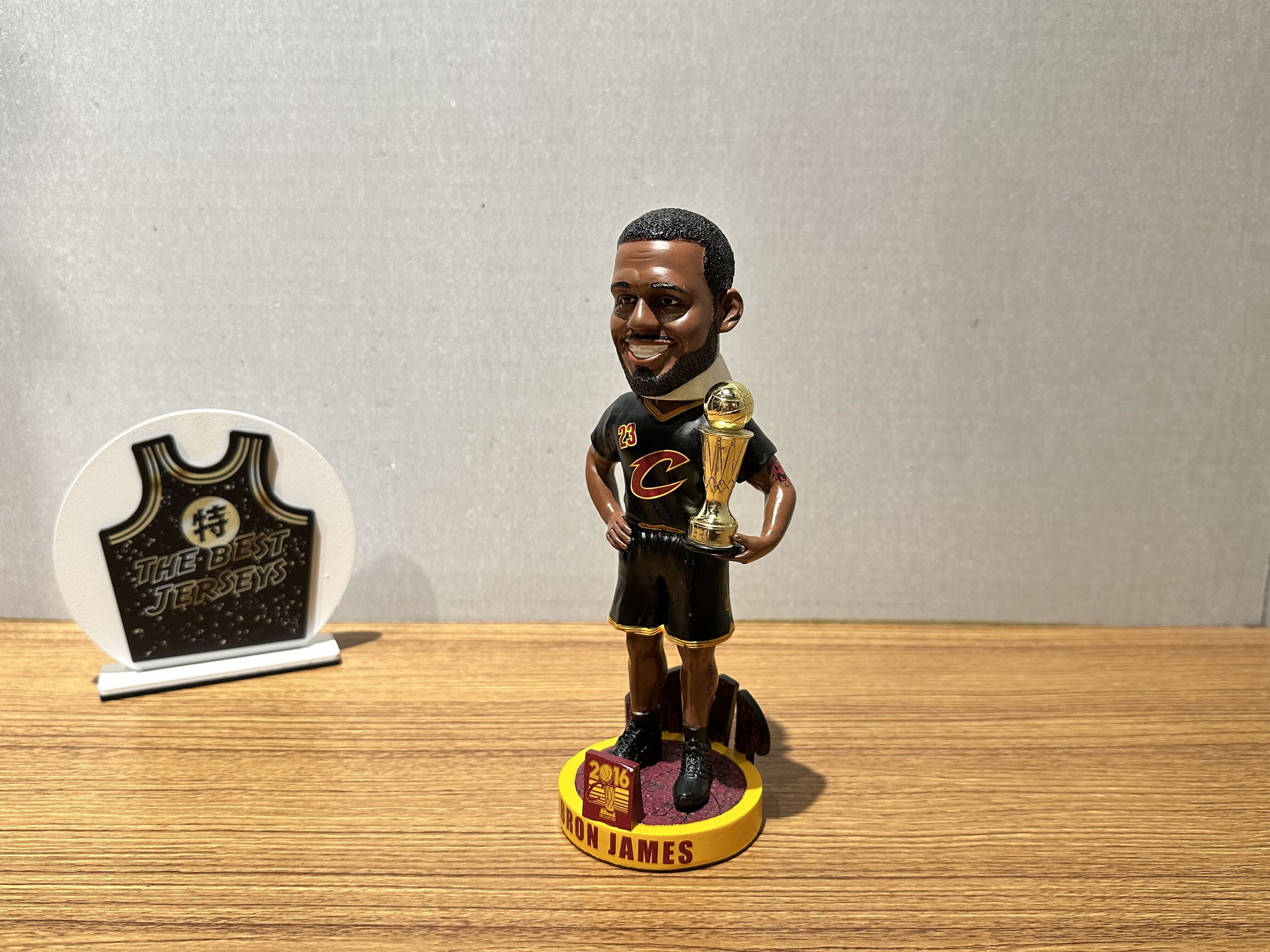 NBA公仔 LeBron James Cleveland Cavaliers 2016 NBA Championship MVP 克里夫蘭騎士 總冠軍賽 最有價值球員 MVP 公仔 Foco Bobblehead 搖頭娃娃 全新含盒裝 全球限量2298組