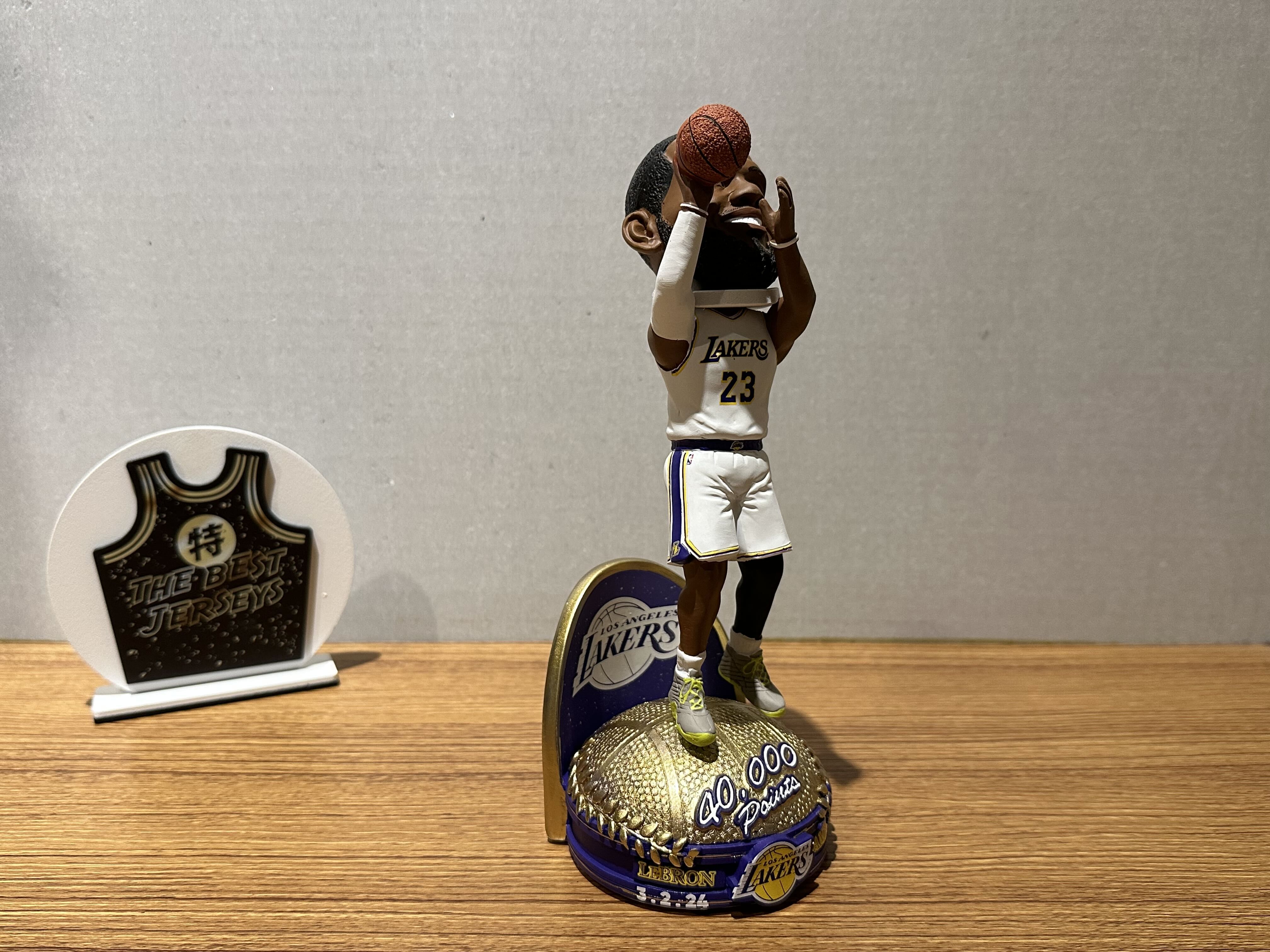 NBA公仔 LeBron James Los Angeles Lakers 40,000 Points Milestone 洛杉磯湖人 歷史第一人 里程碑 四萬分 公仔 Foco Bobblehead 搖頭娃娃 全新含盒裝 全球限量240組