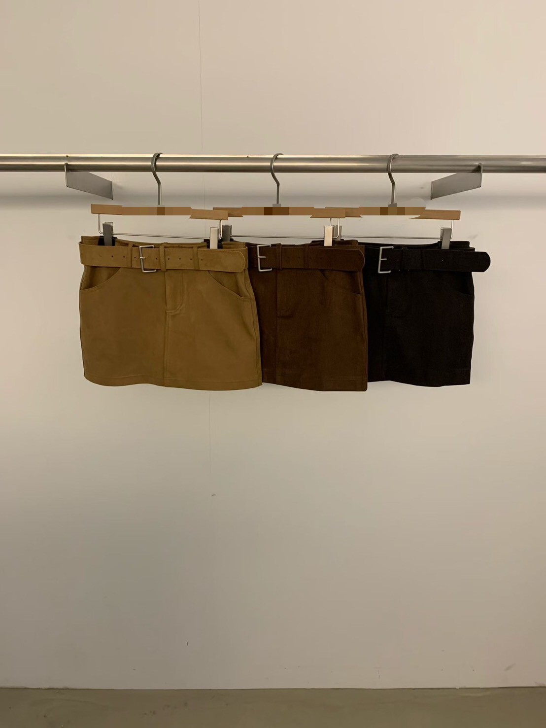 絨面同材質腰帶短裙