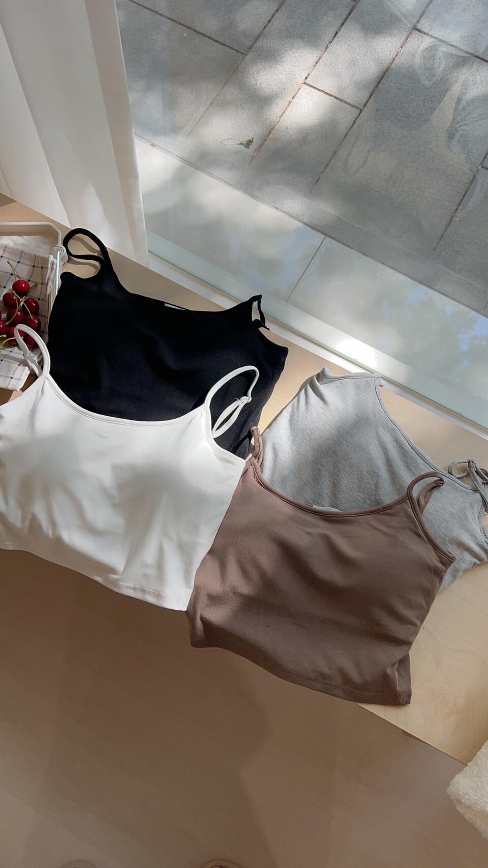 支撐力十足小背心 內有襯墊 可拆 4colors