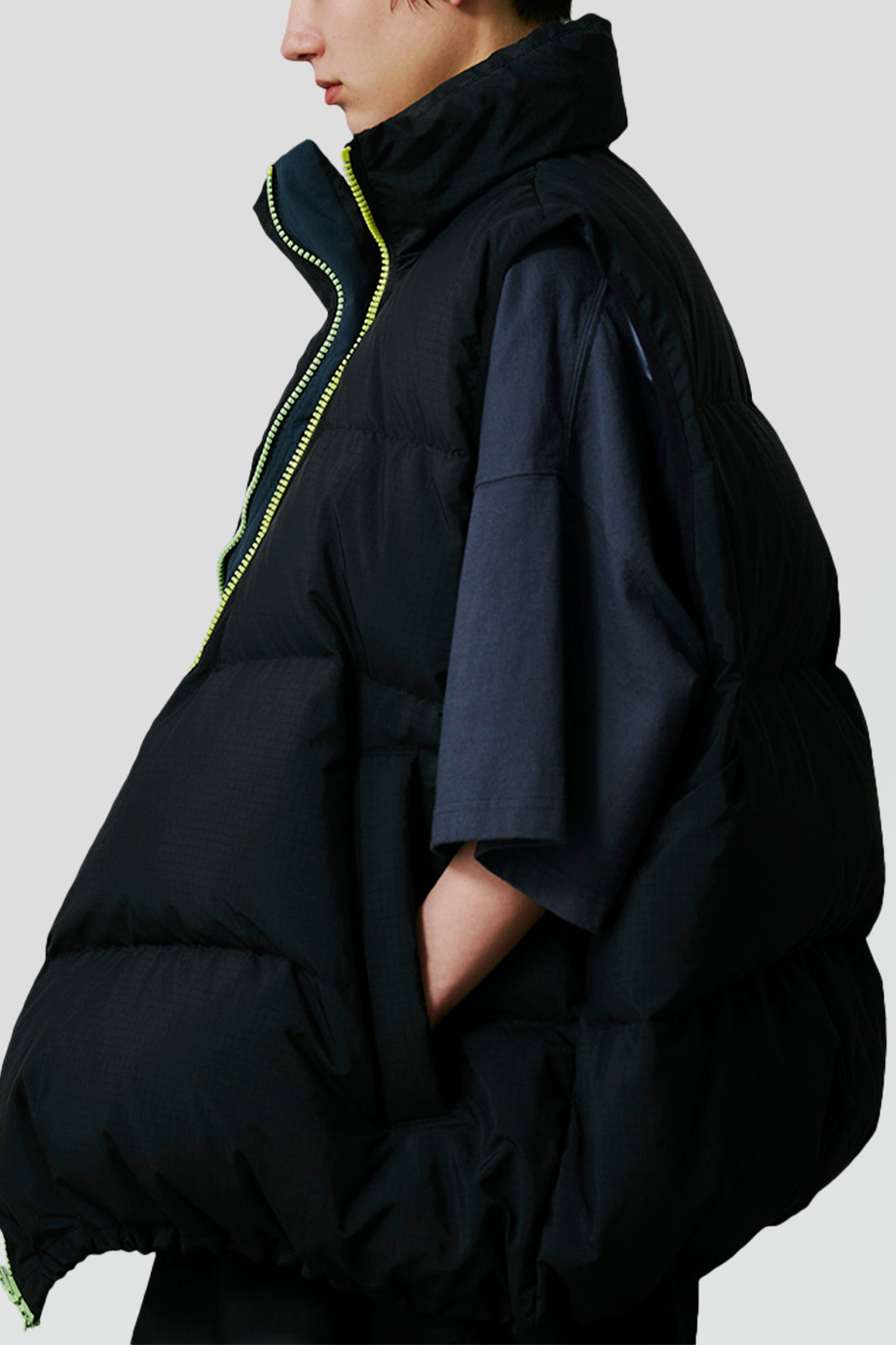 FACETASM｜FLOWING 立領弧形拉鍊背心外套