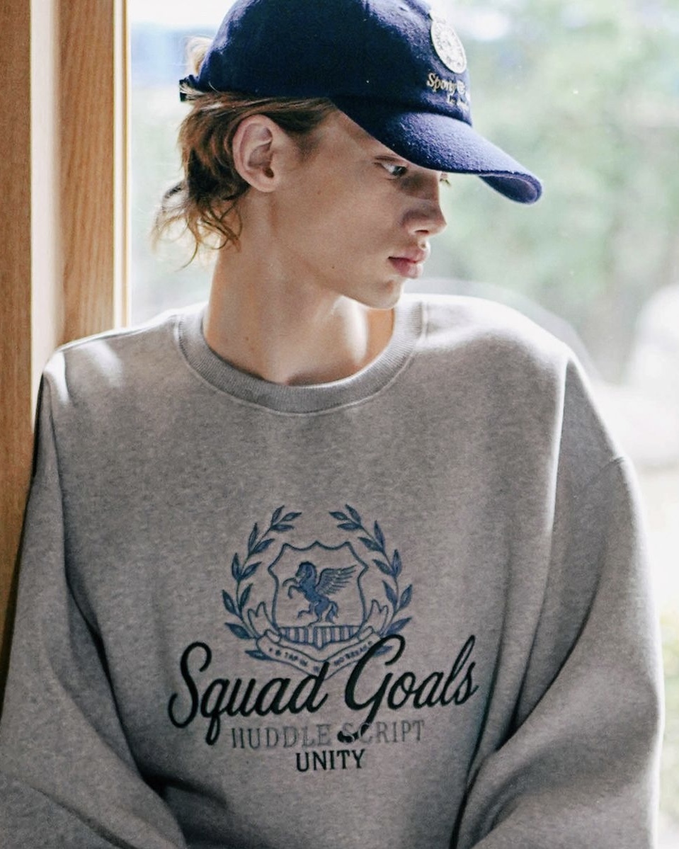 <預購> 韓國WV PROJECT 復古學院風刺繡Squad Goals刷毛大學T