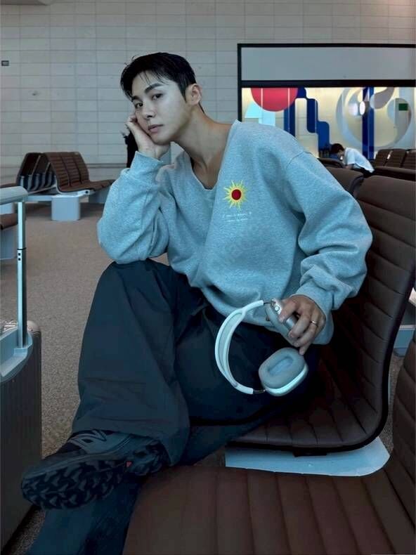 Sunrise V領衛衣大學T