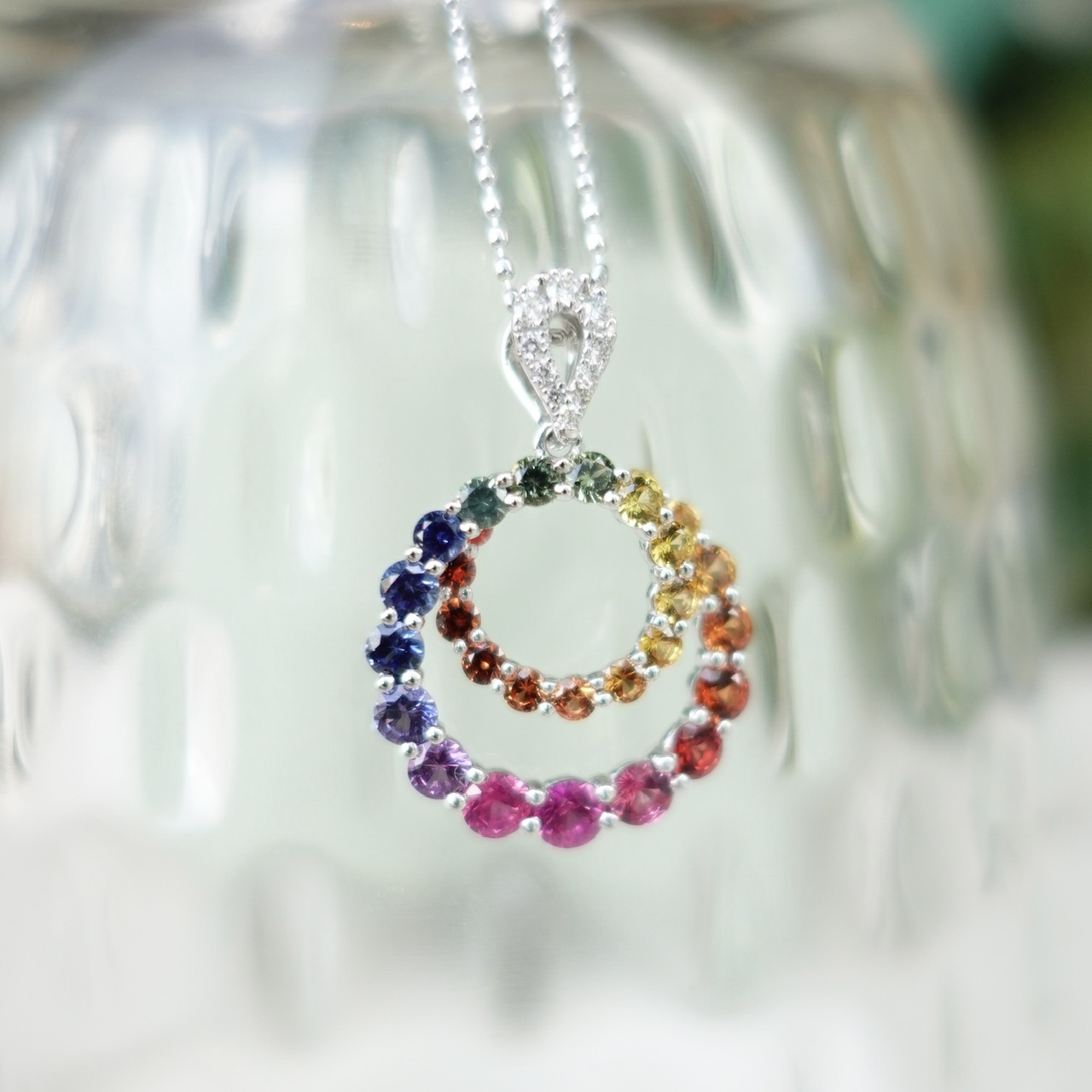 18K金彩虹藍寶石鑽石吊墜