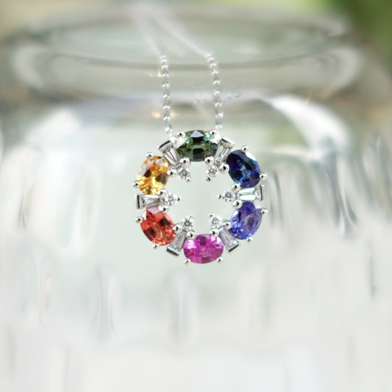 18K金彩虹藍寶石鑽石吊墜