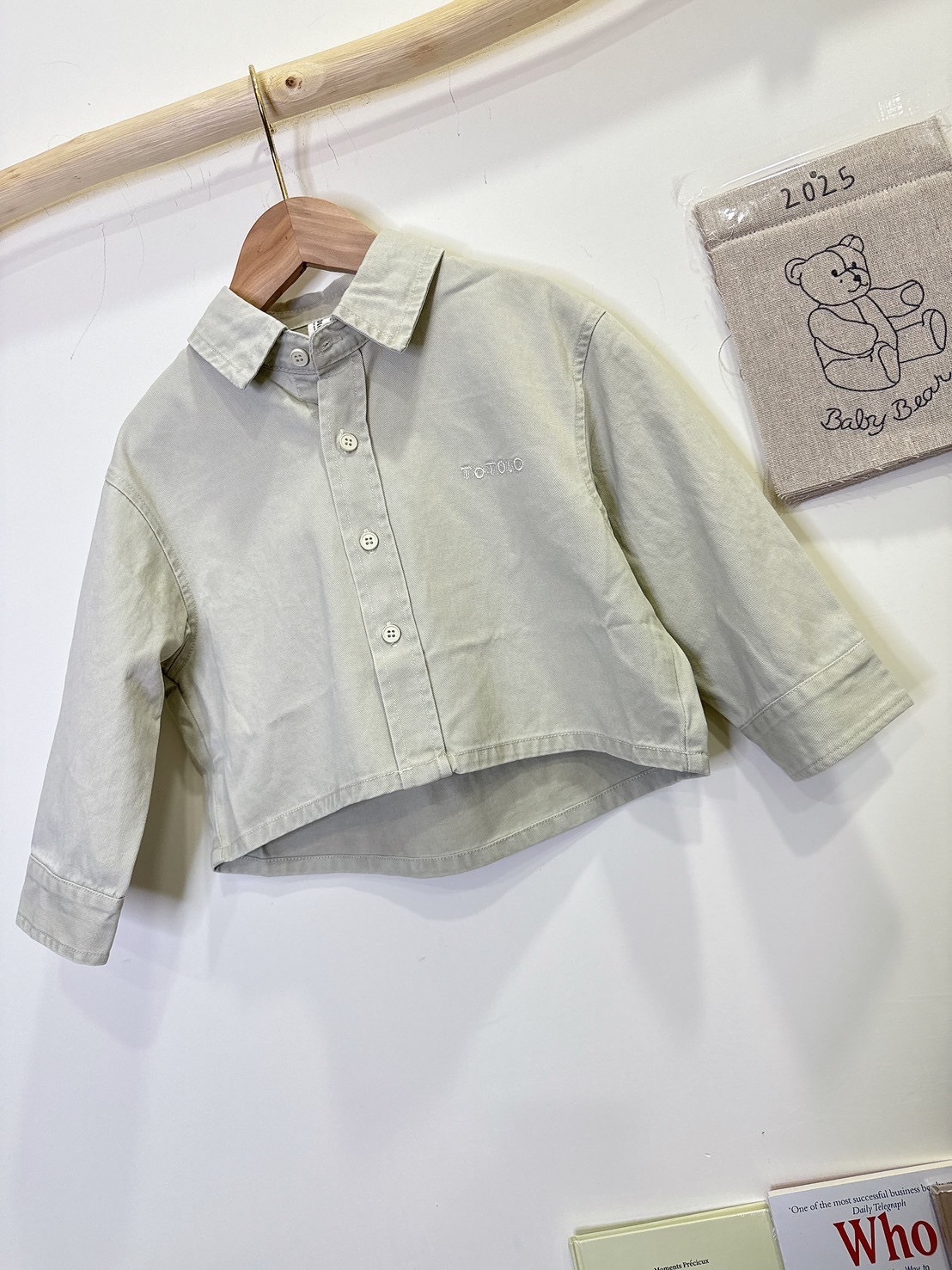 55358設計師家刺繡前短後長襯衫c29