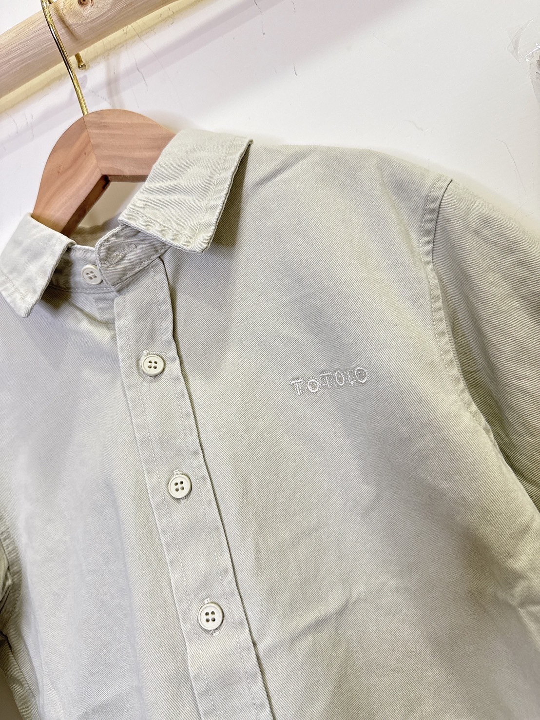 55358設計師家刺繡前短後長襯衫c29