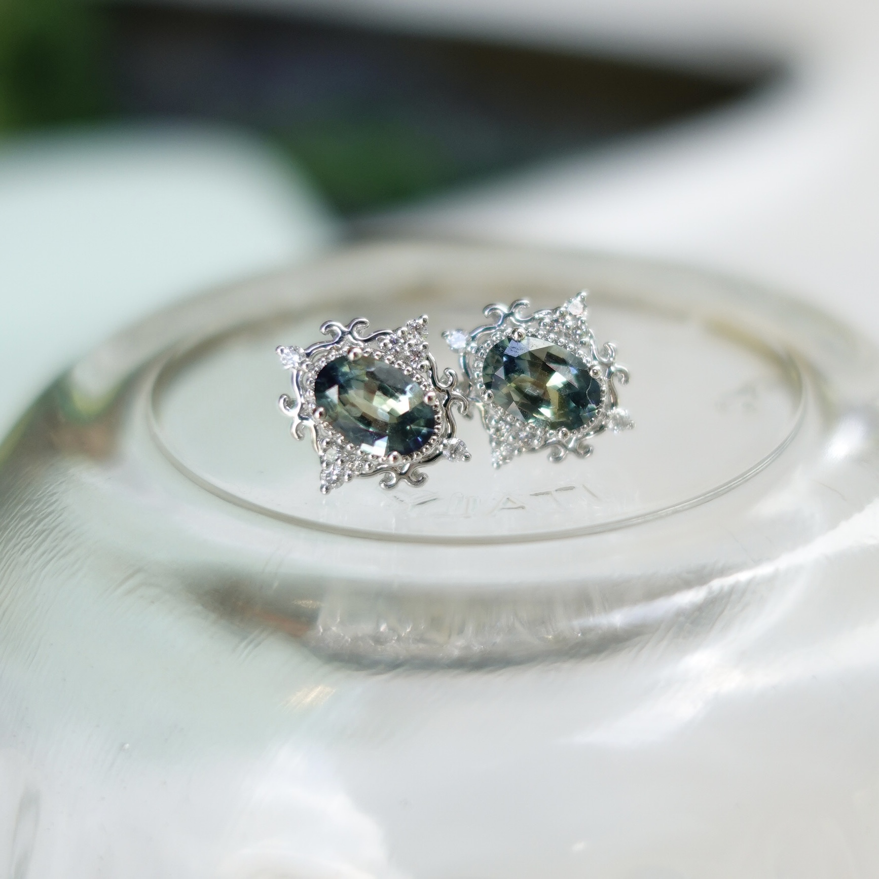 18K白金天然無燒藍綠色藍寶石鑽石耳釘-Teal Color