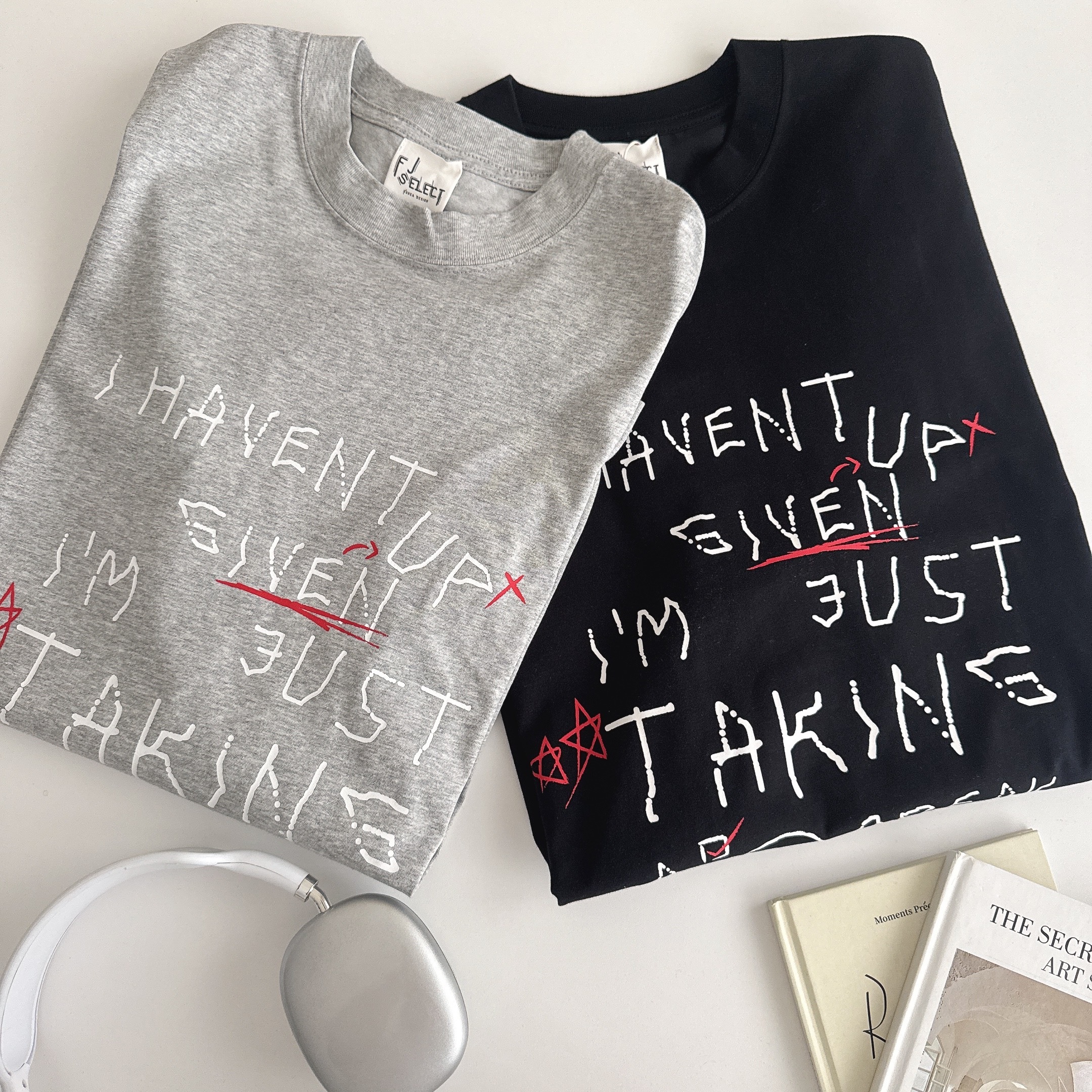 （現貨）街頭 英文手寫 塗鴉 SORONA 涼感短T