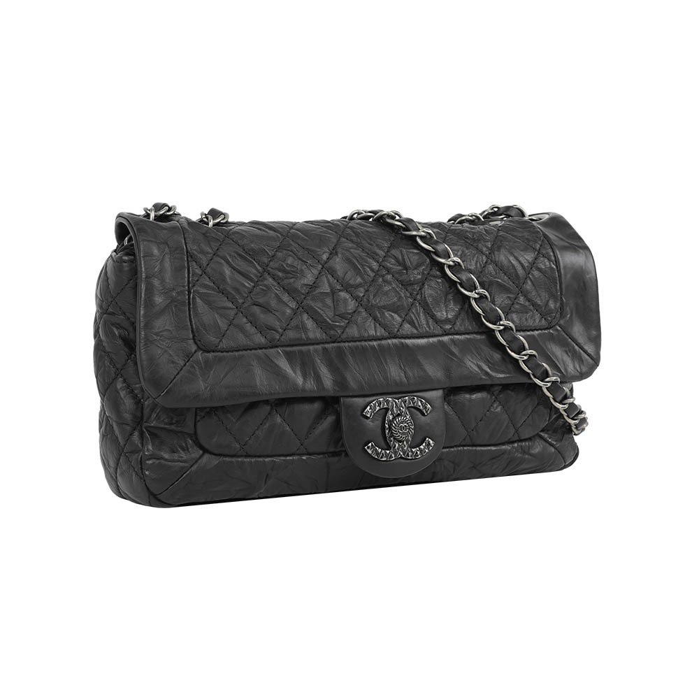 【CHANEL】雕花CC Logo 仿舊小牛皮肩背包(黑色)