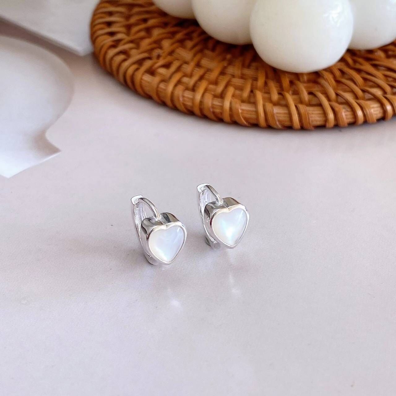白貝母愛心純銀易扣耳環