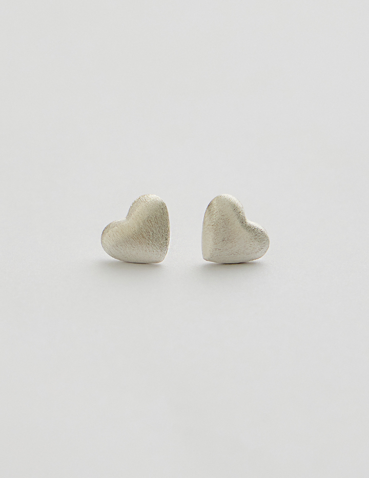 【925純銀】簡約磨砂愛心。針式耳環