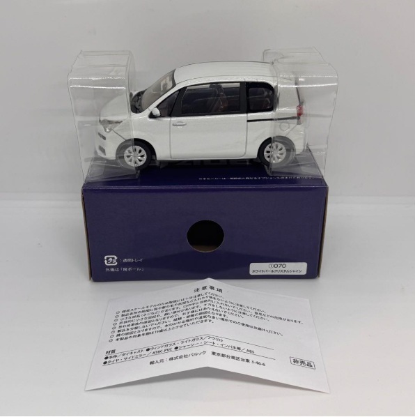 Toyota Spade 1/30 正廠模型車 (070 珍珠白)