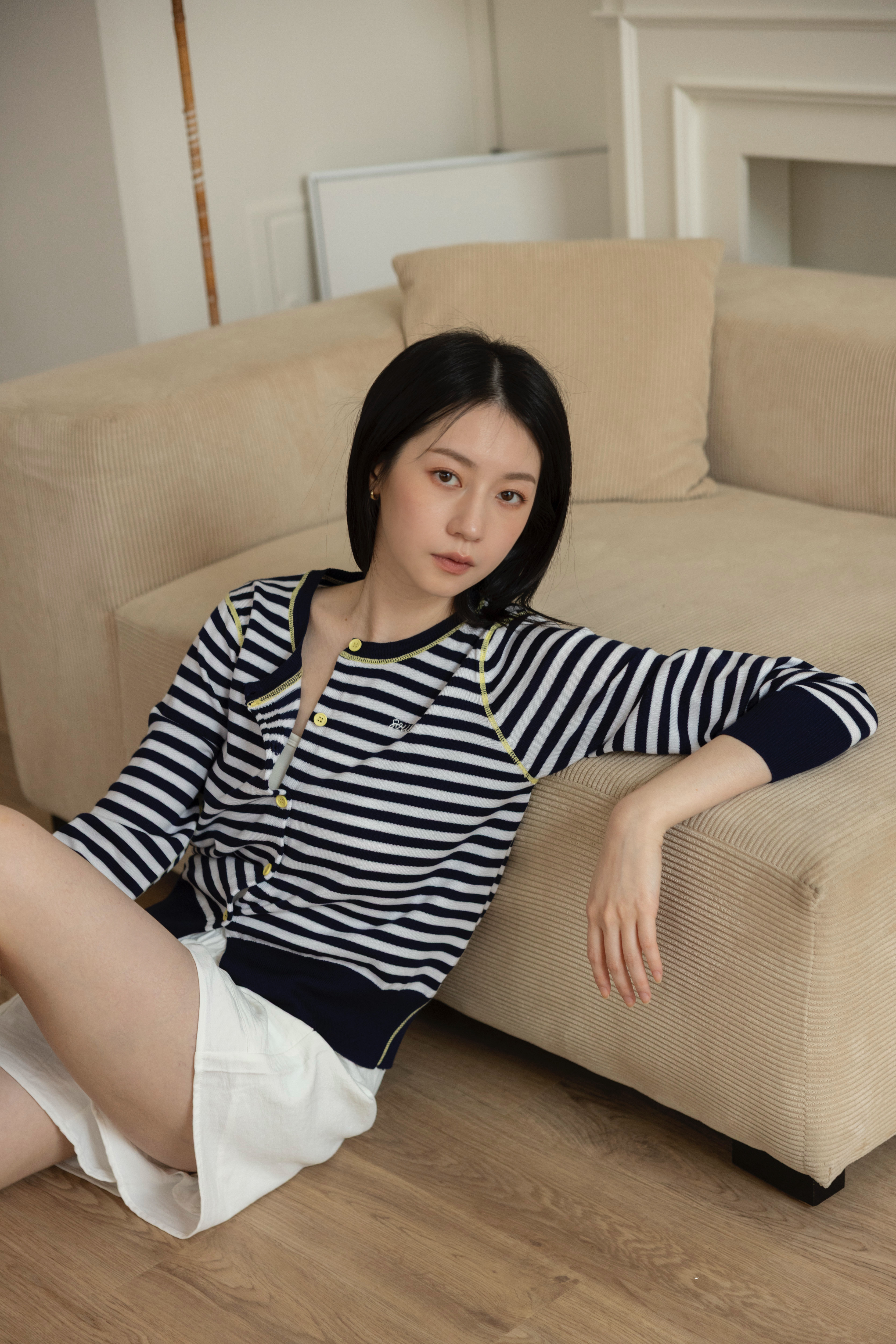 品牌線繡條紋小外套-藍白條