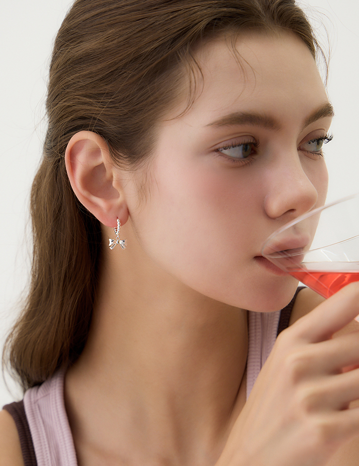 圓珠蝴蝶結。針式耳環