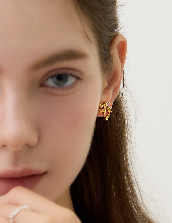 典雅金緞鋯石。夾式耳環