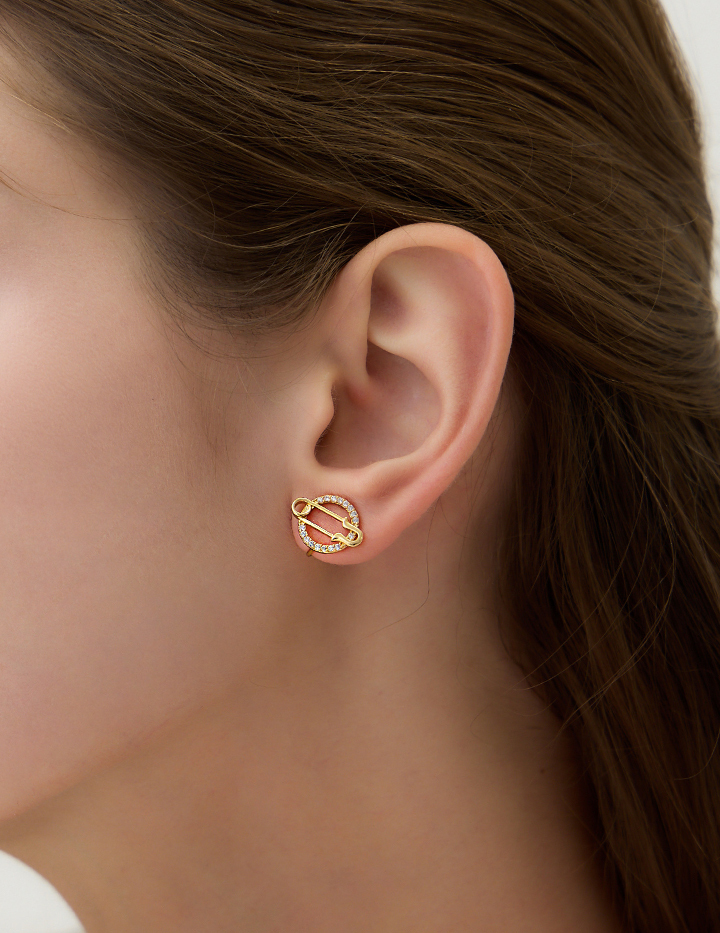 別針恆星。夾式耳環