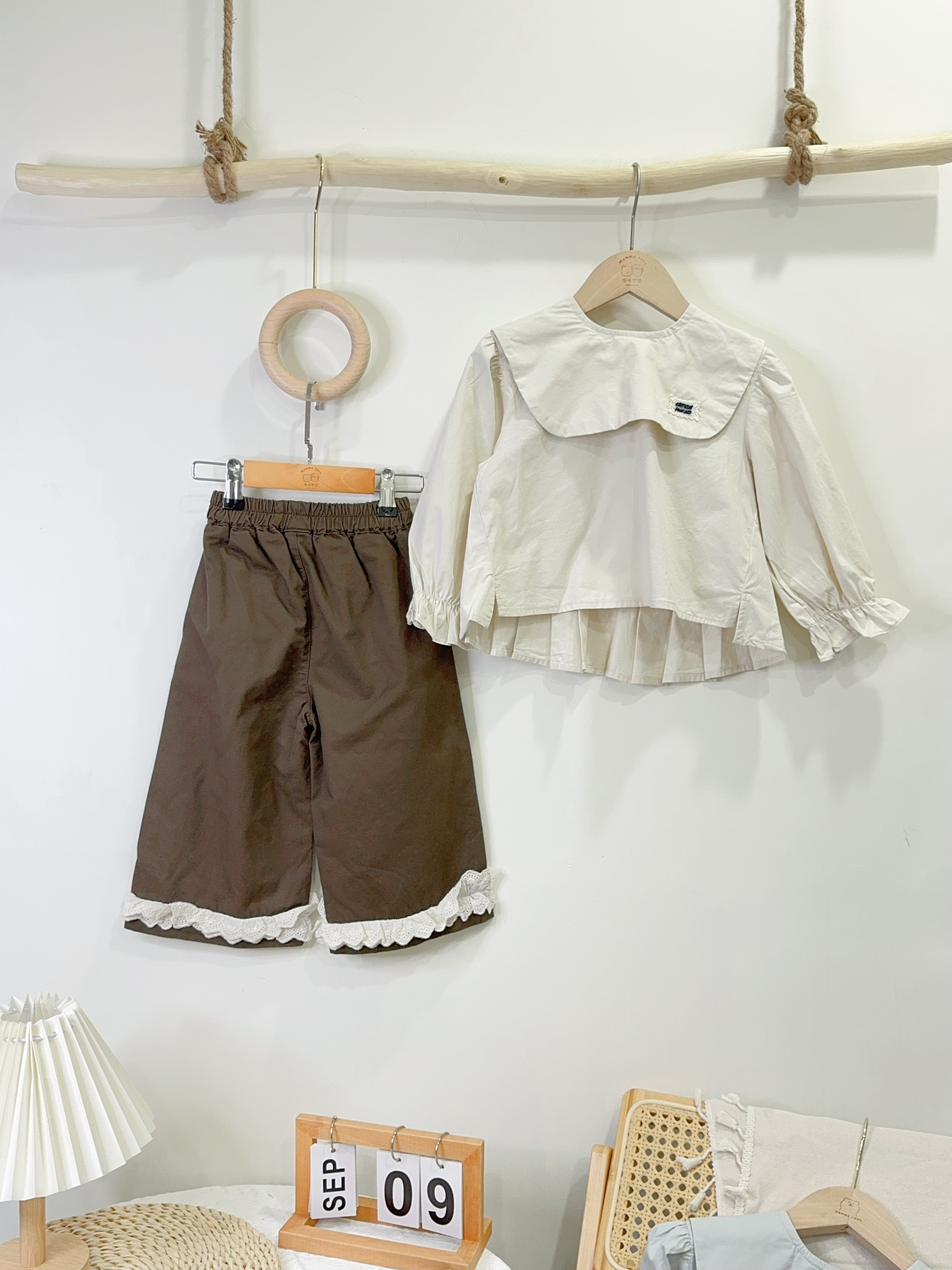 Q001翻領百褶上衣c37