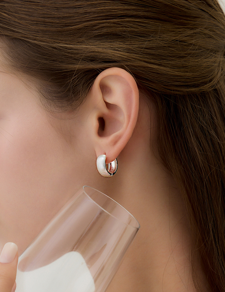 經典寬版圈圈。針式耳環(銀)