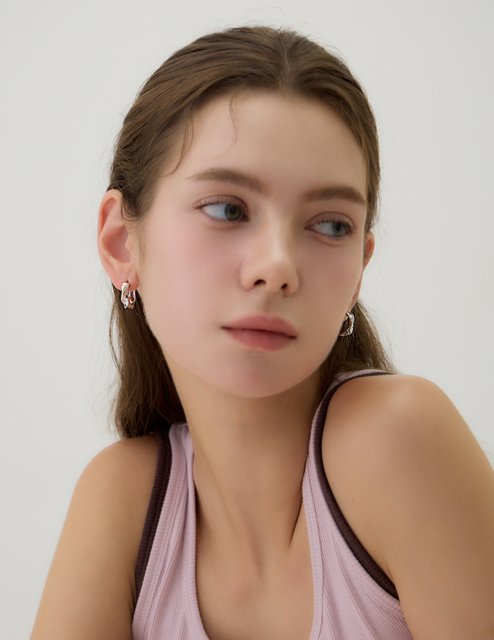 扭結線條感。針式耳環(銀)