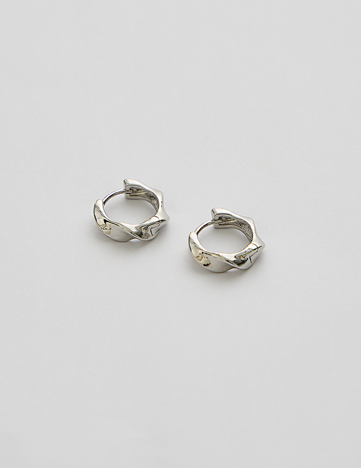 扭結線條感。針式耳環(銀)