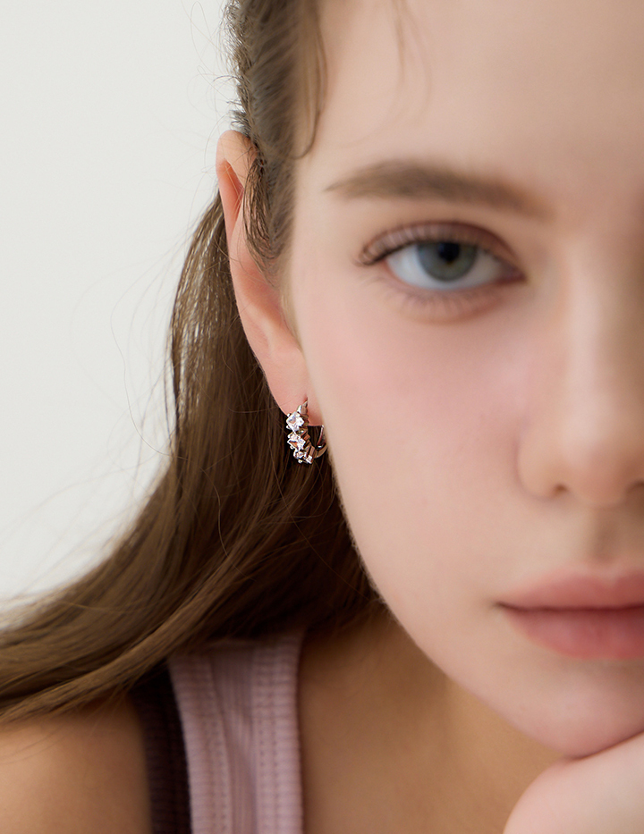 【鈦鋼】閃鑽方塊。針式耳環