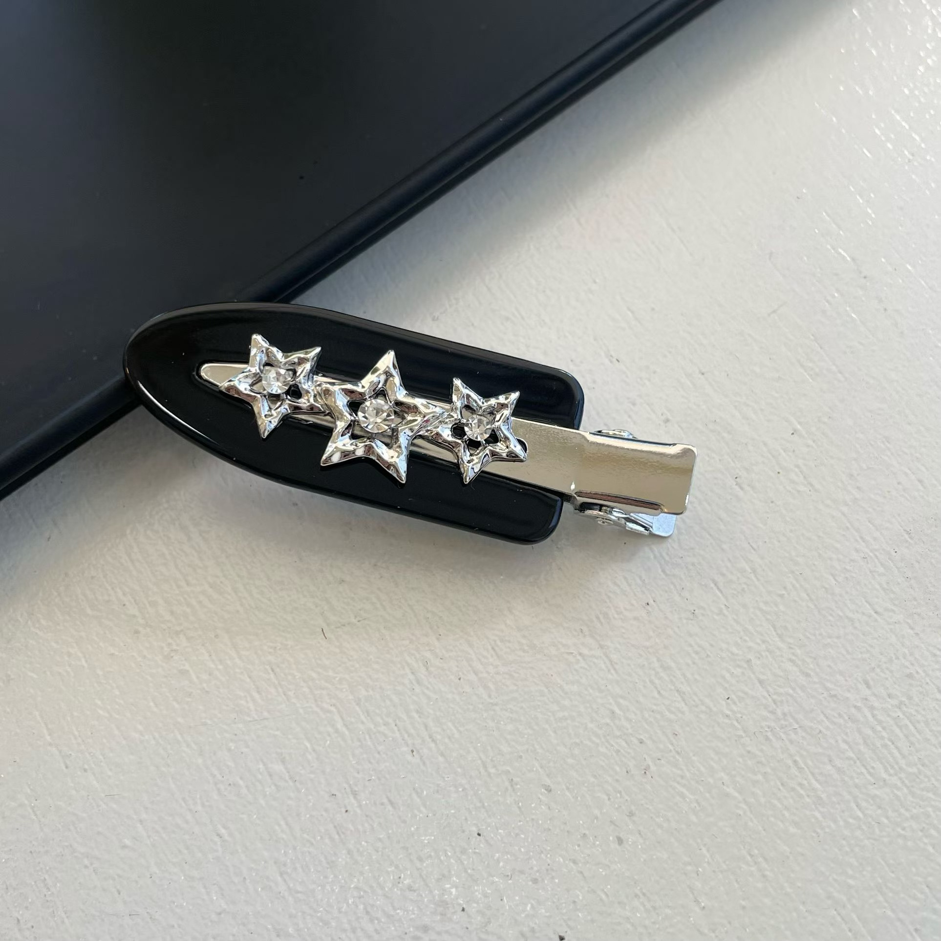 SP26個性星鑽髮夾(一組兩色，無折扣)