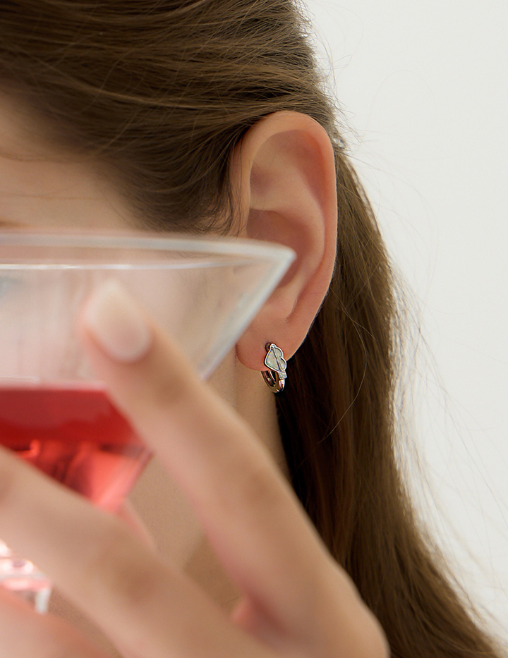 【鈦鋼】愛心弓箭。針式耳環(白)