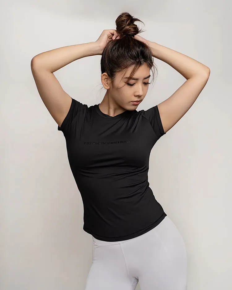 TUMAZ 經典素色女短袖 - 黑色
